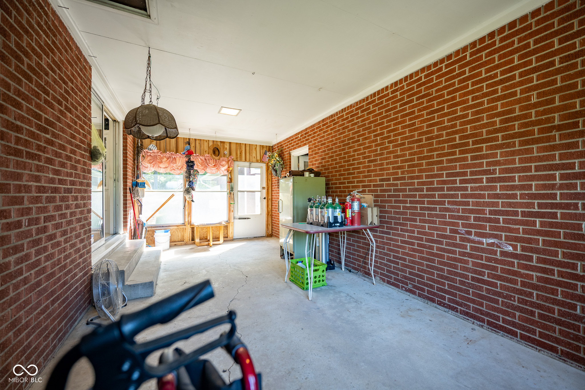 669 S County Road 525 E