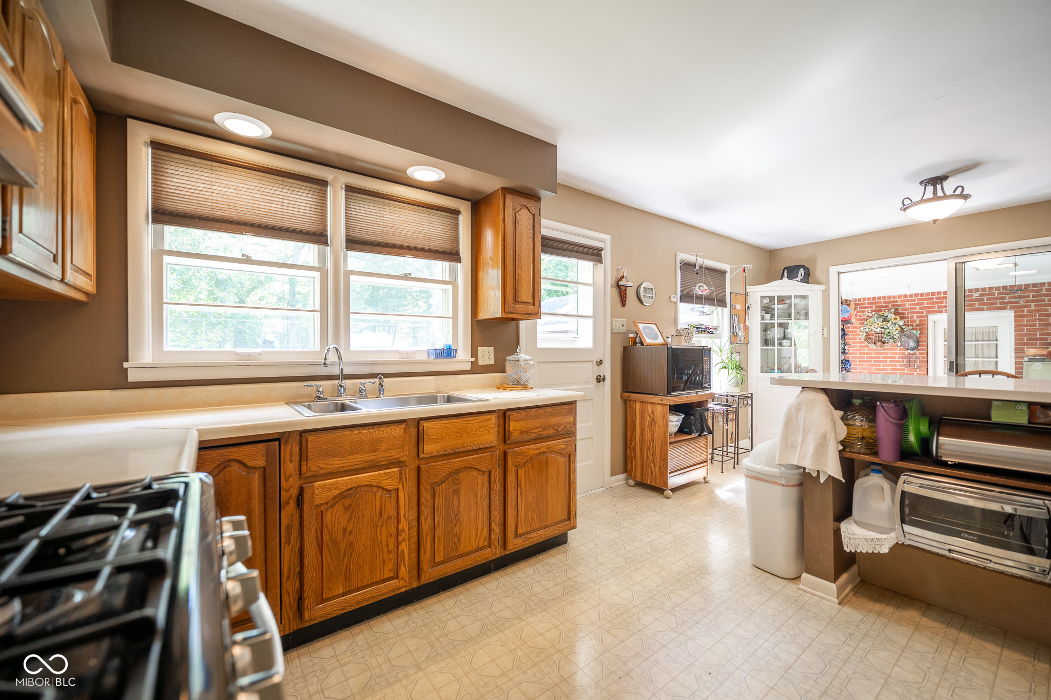 669 S County Road 525 E