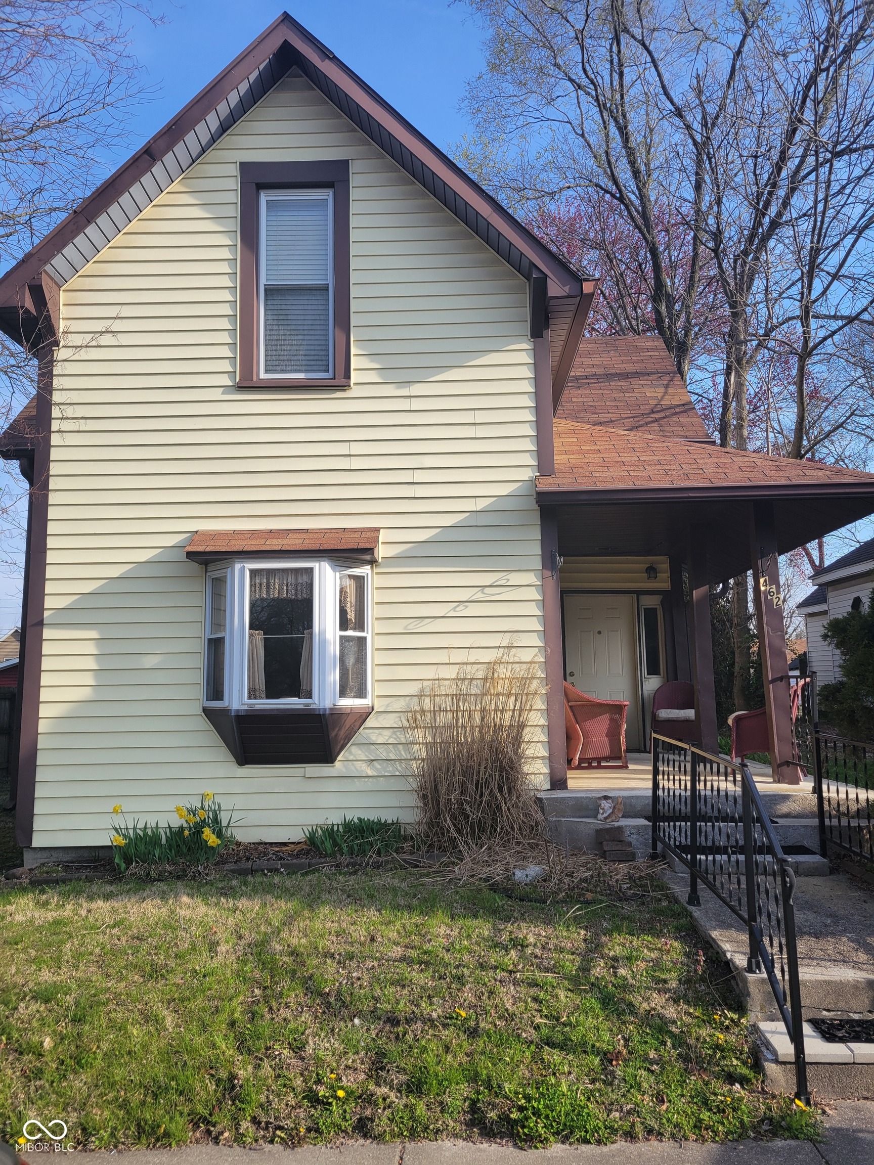 462 W Broadway Street