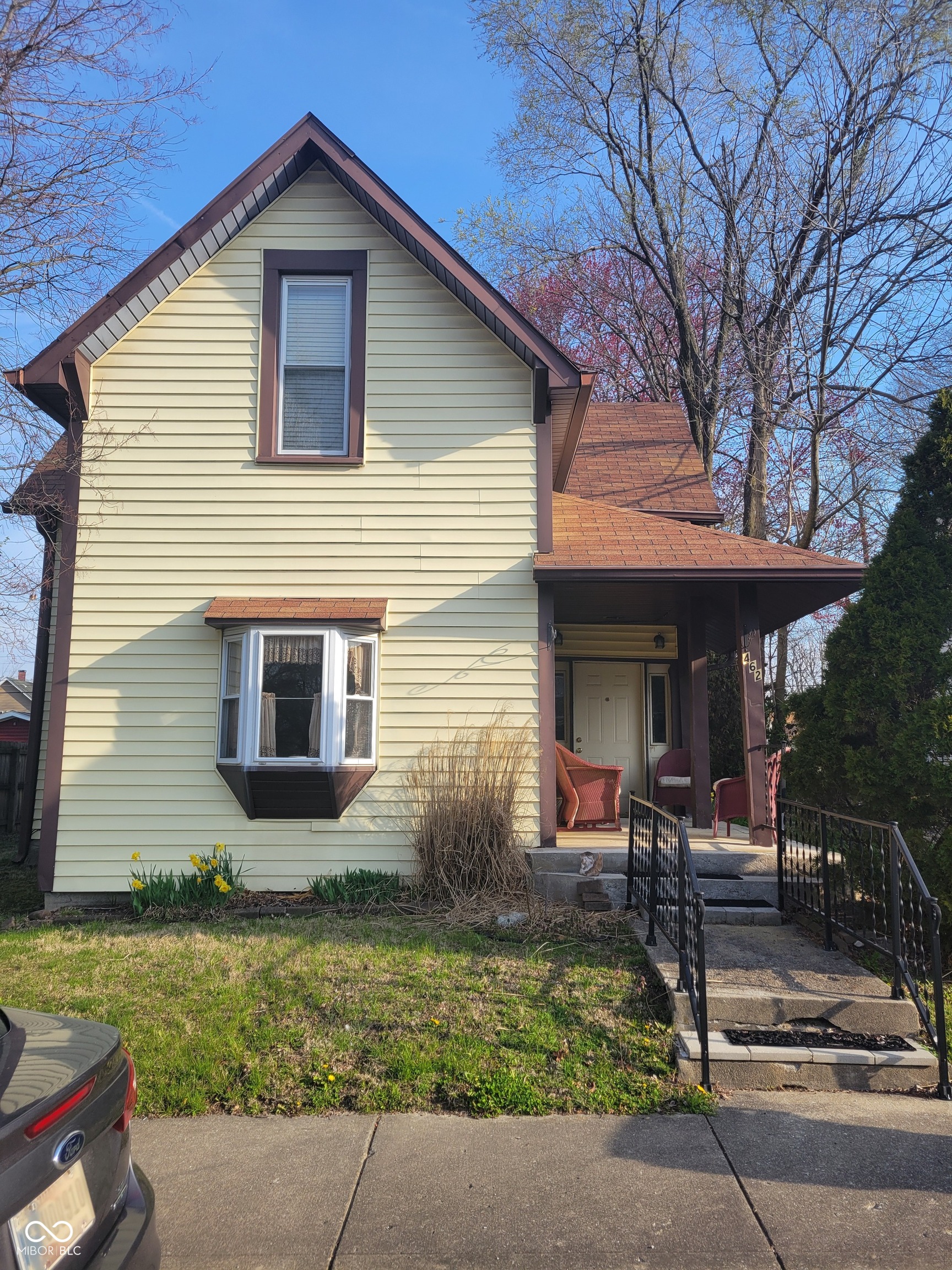 462 W Broadway Street
