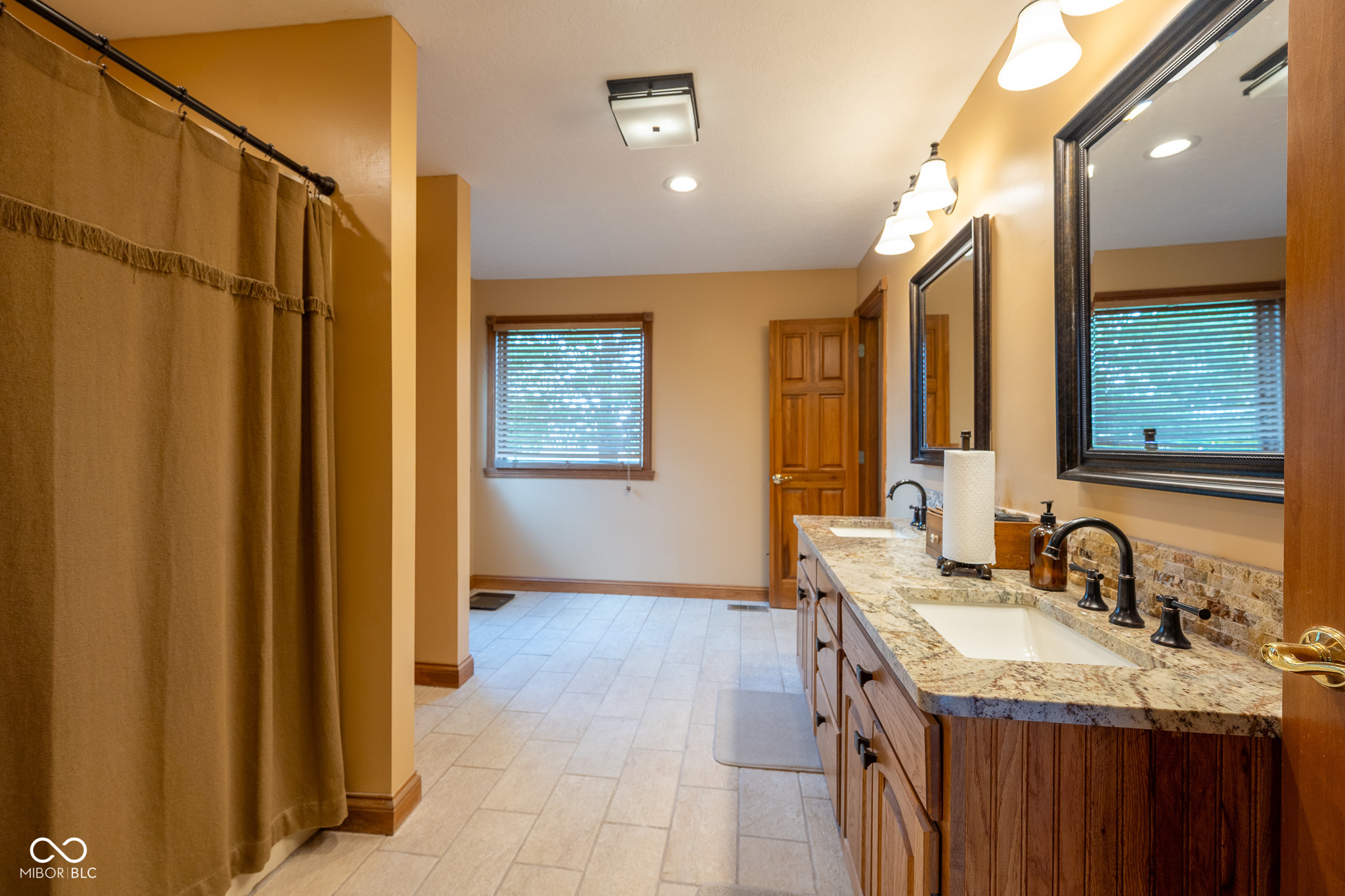 2221 W County Road 500 N
