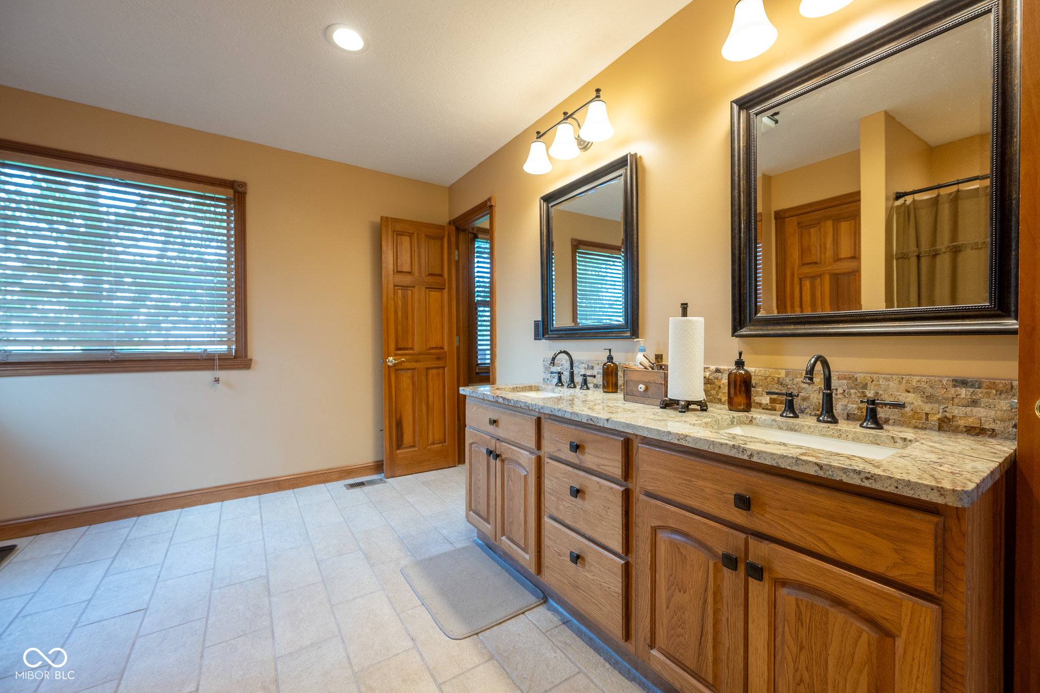 2221 W County Road 500 N