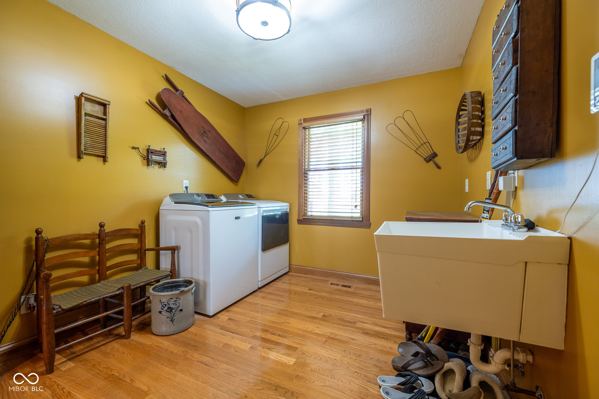 2221 W County Road 500 N