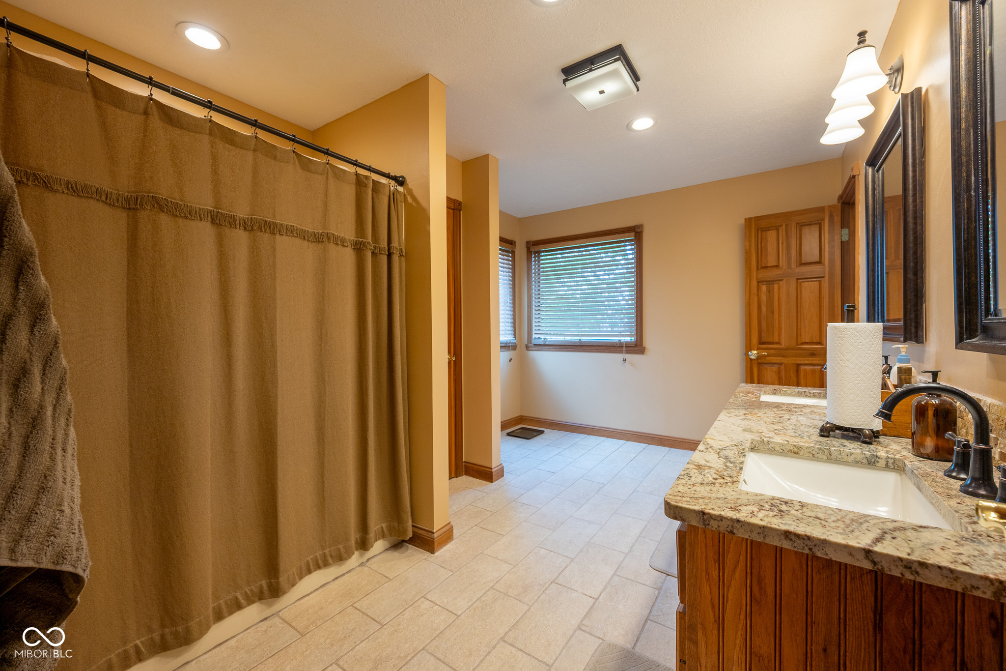 2221 W County Road 500 N