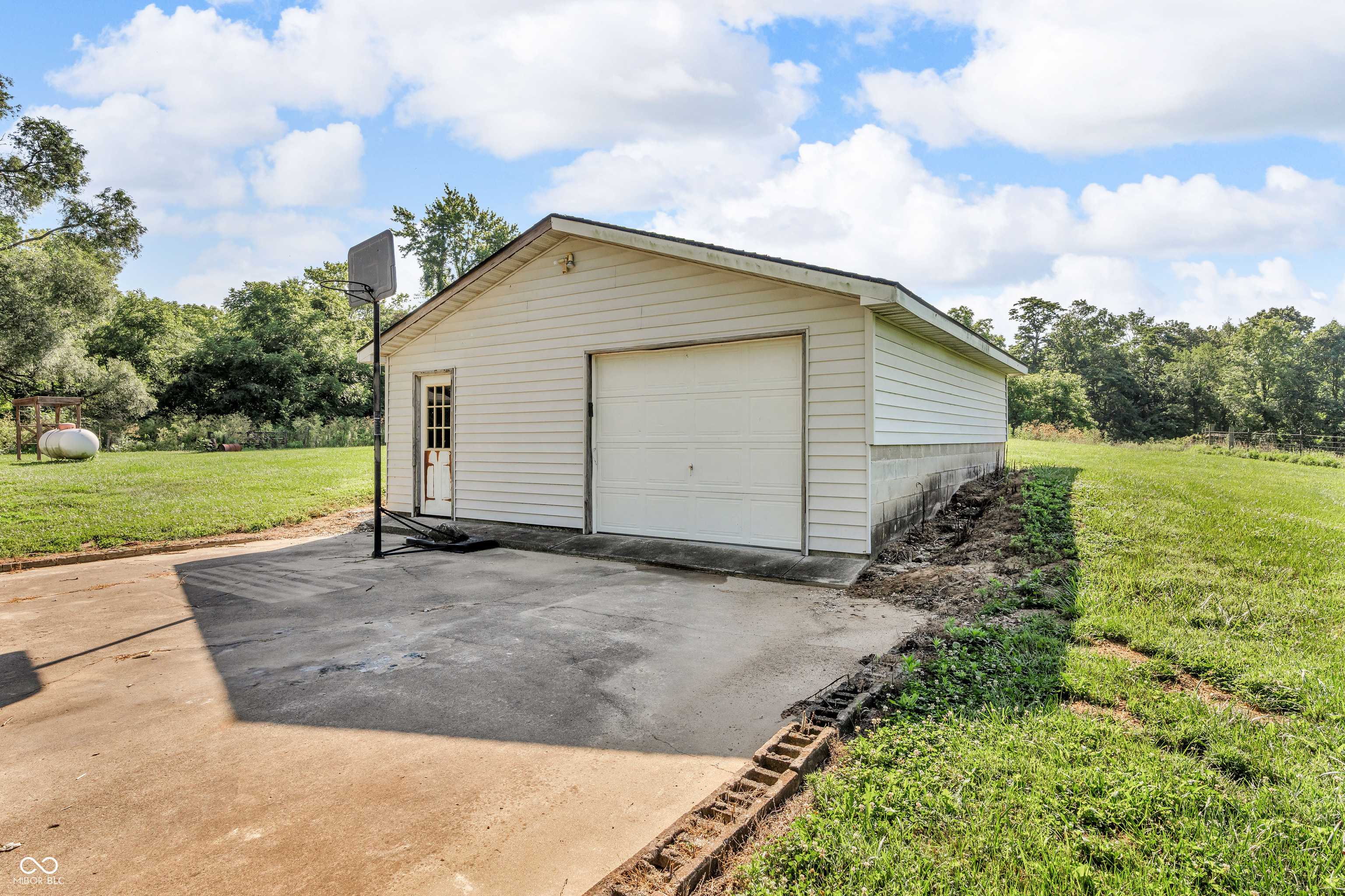 7075 S County Road 445 W