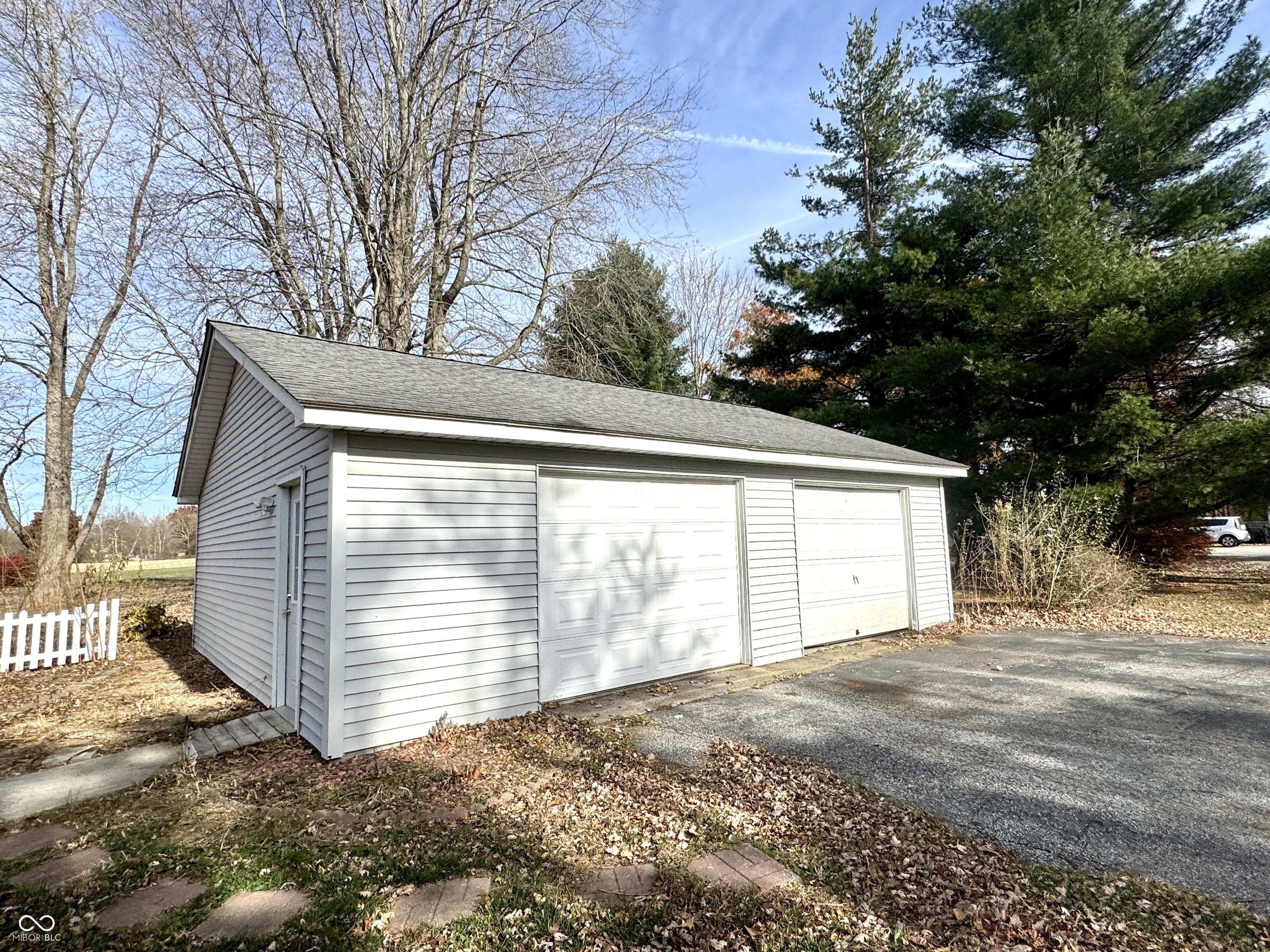 1109 E Us Highway 40