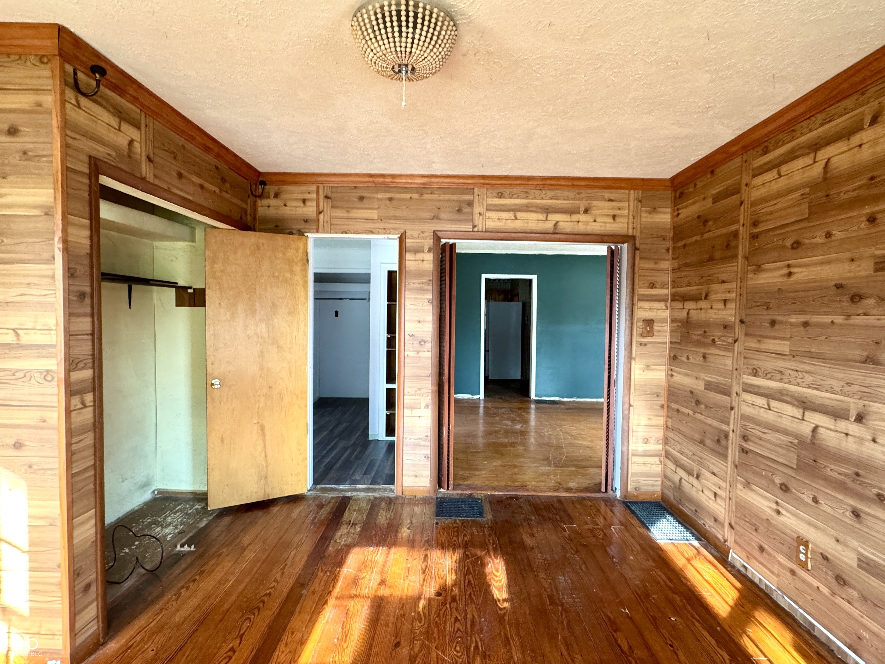 1109 E Us Highway 40