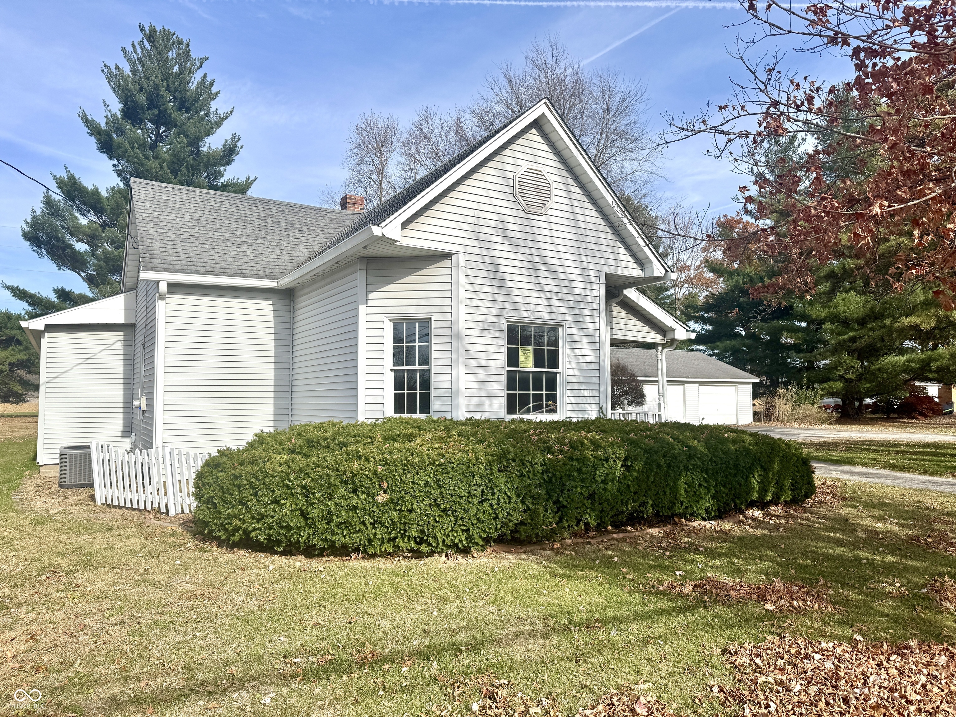 1109 E Us Highway 40