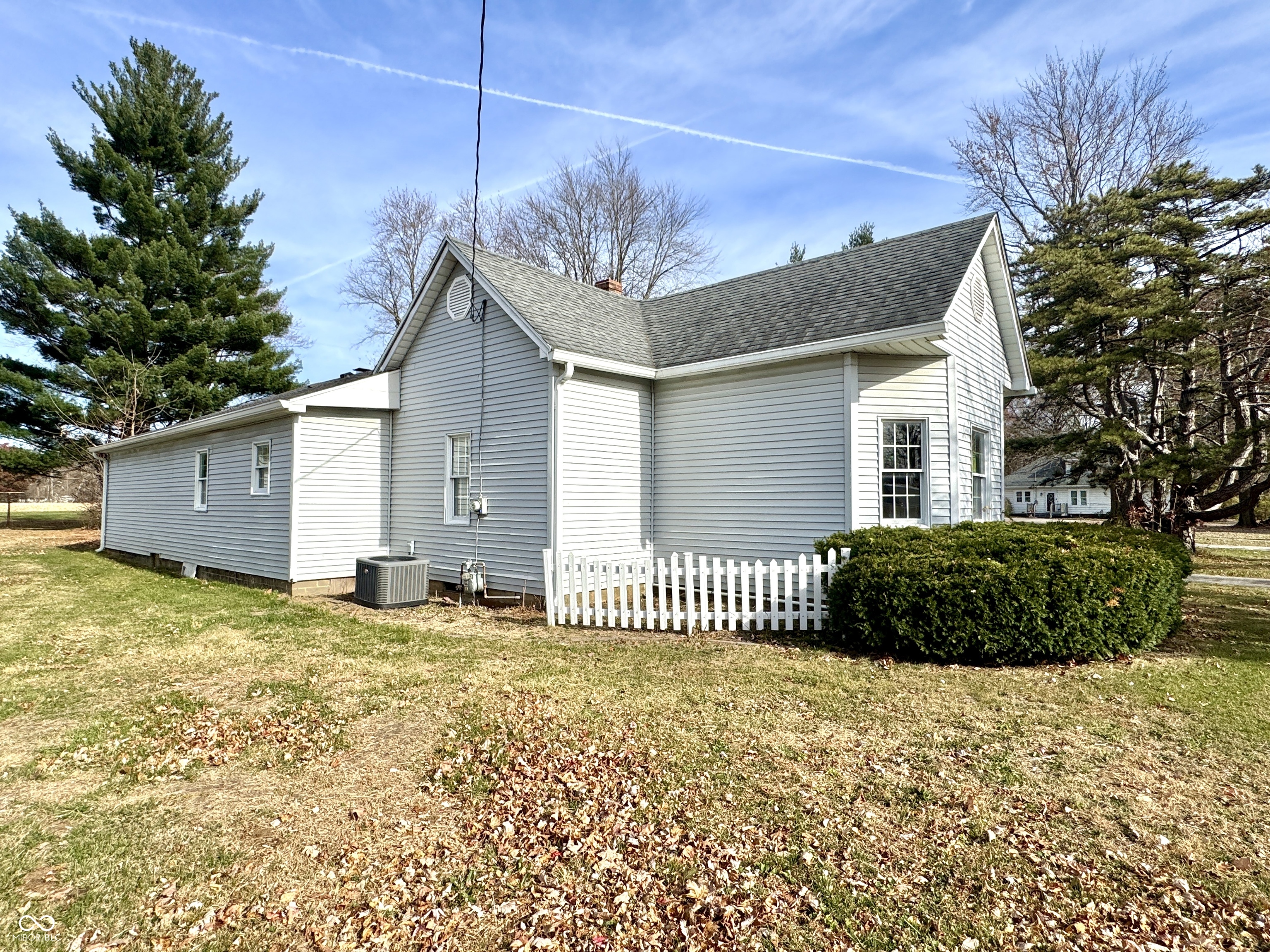 1109 E Us Highway 40