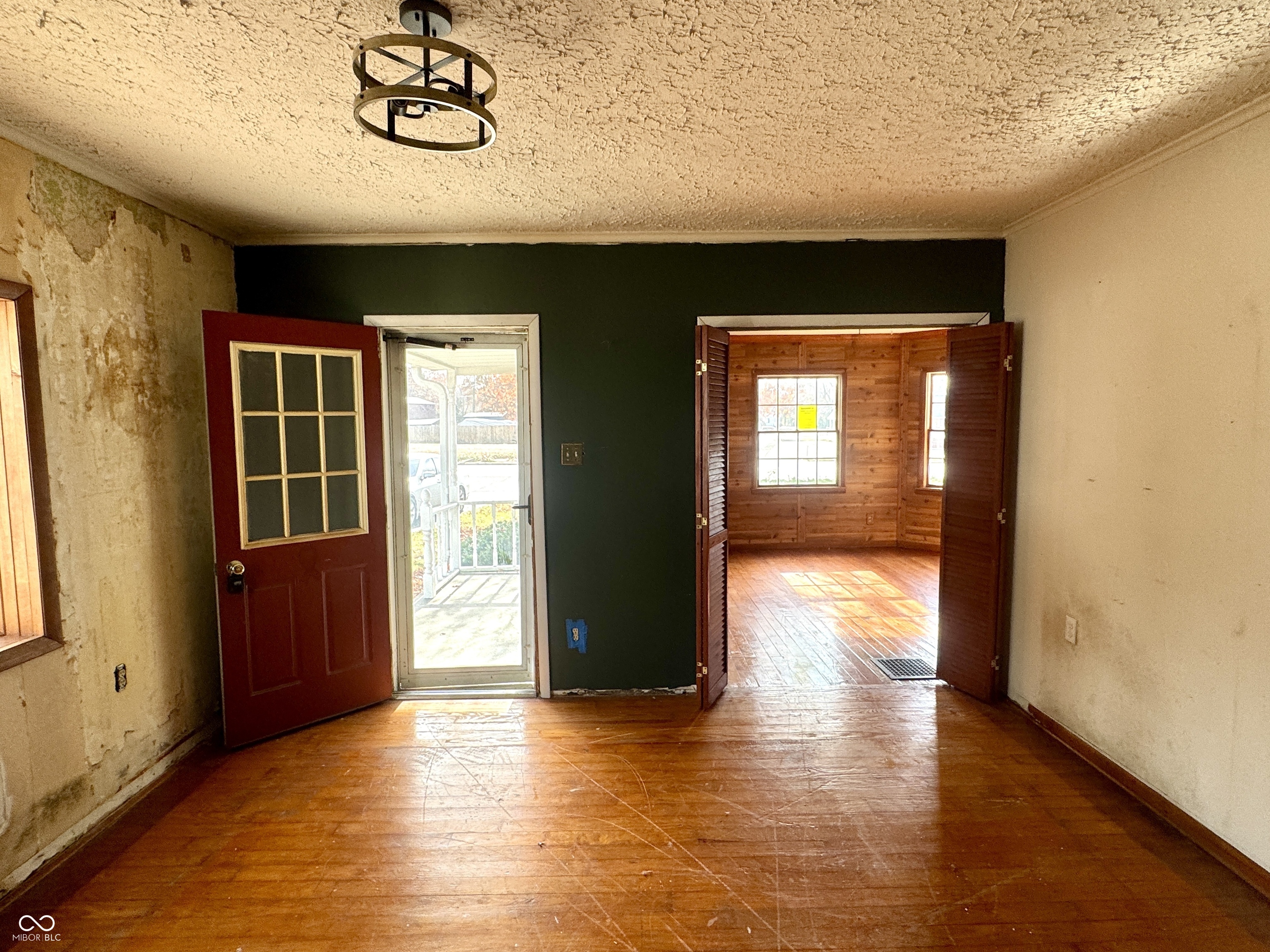 1109 E Us Highway 40