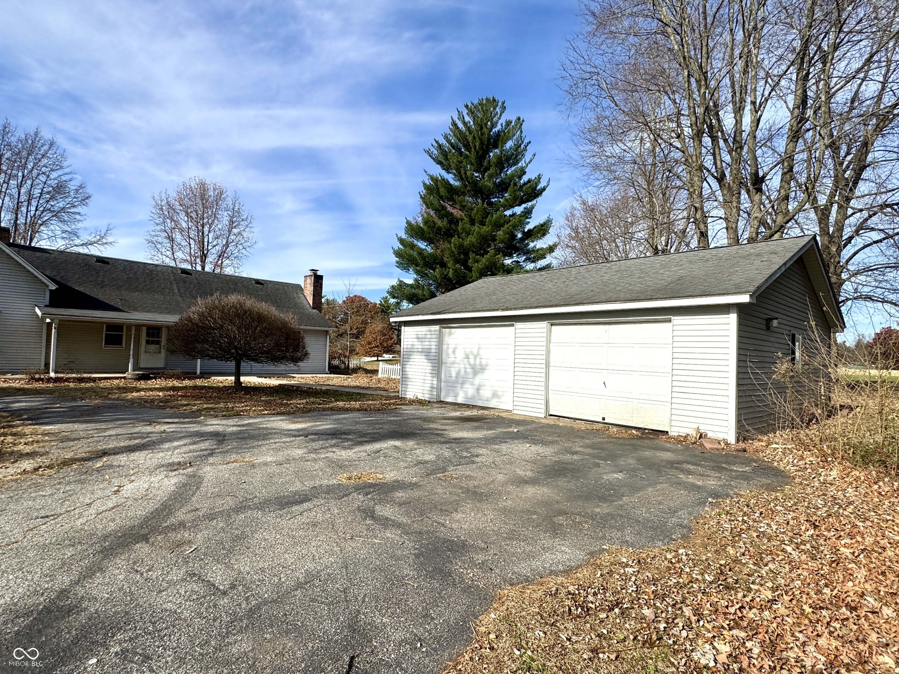 1109 E Us Highway 40