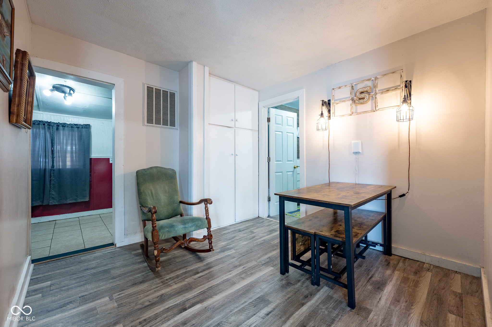 87 E N 1st Street