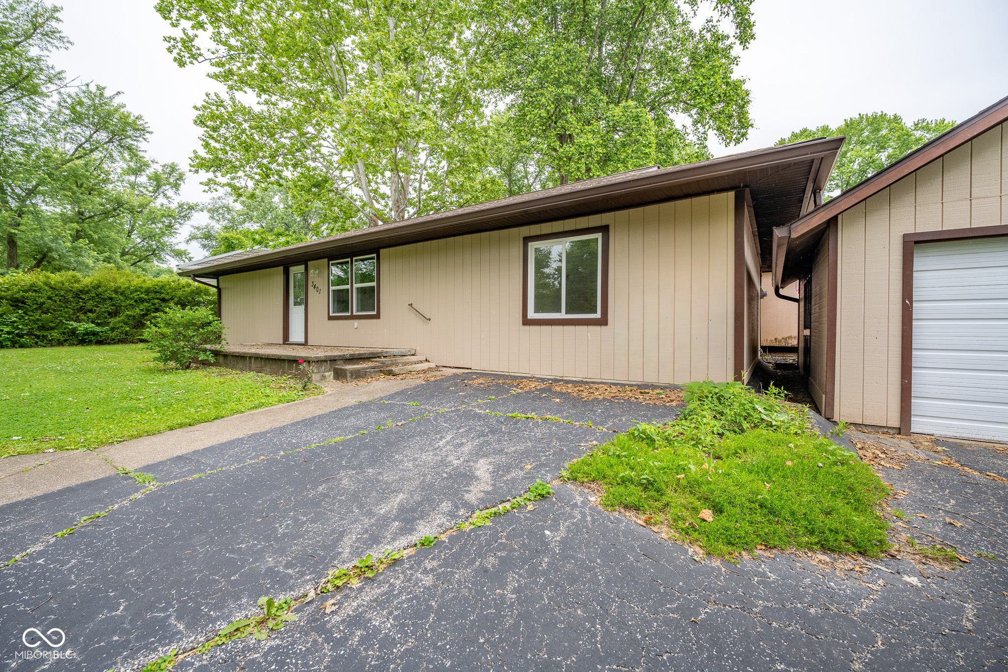 3401 N Stoneycrest Road