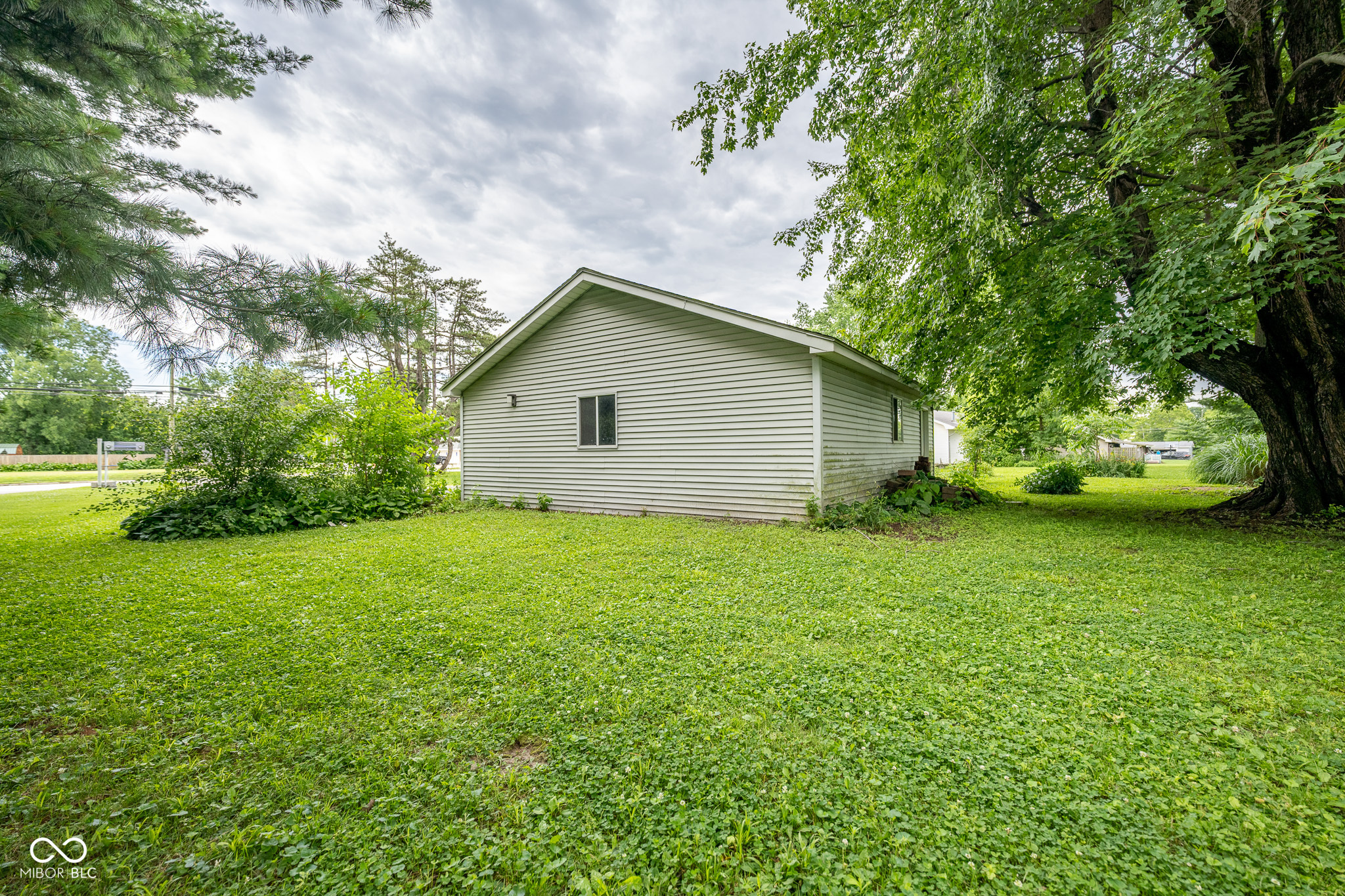 1109 E Us Hwy 40