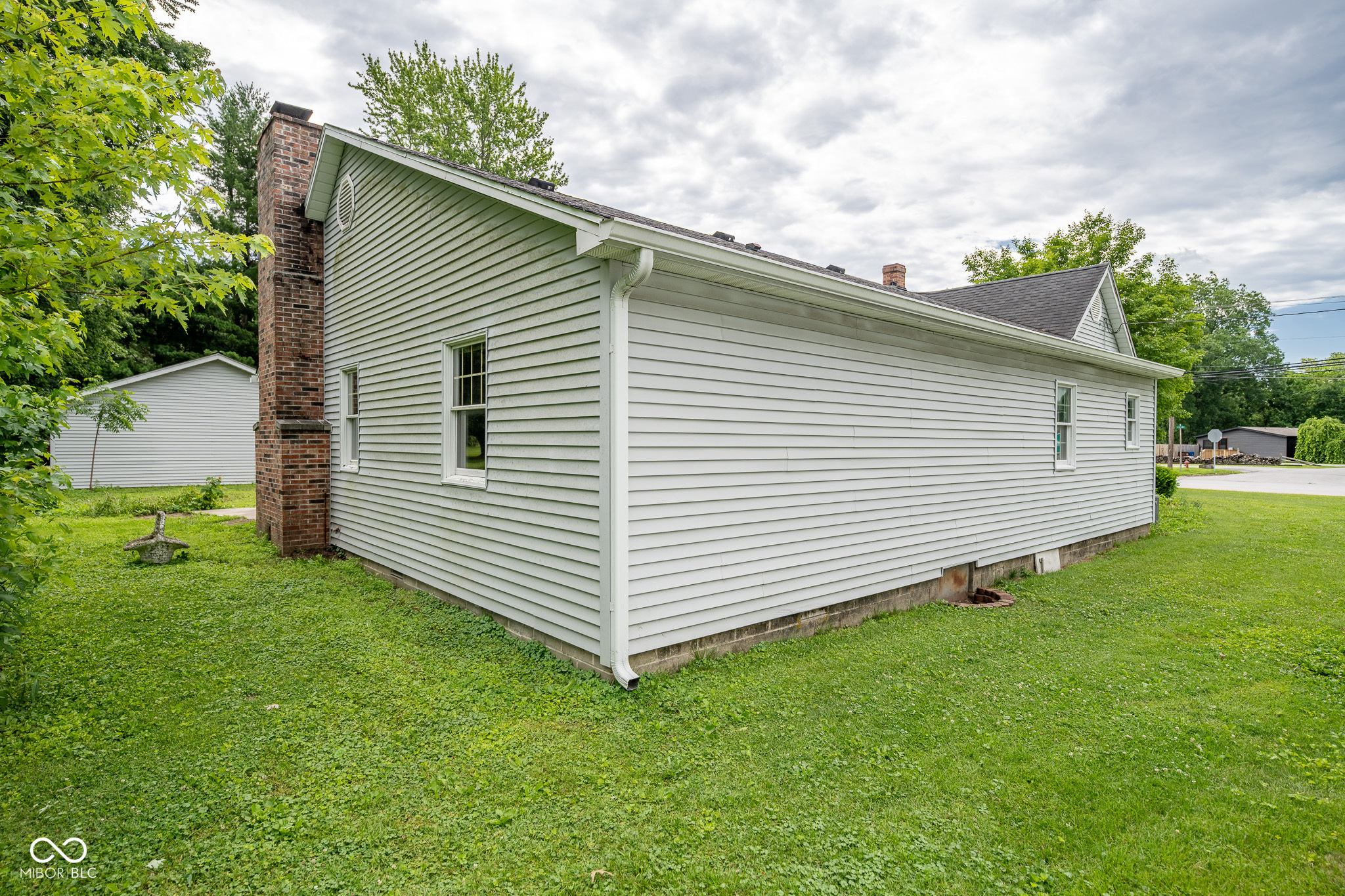 1109 E Us Hwy 40