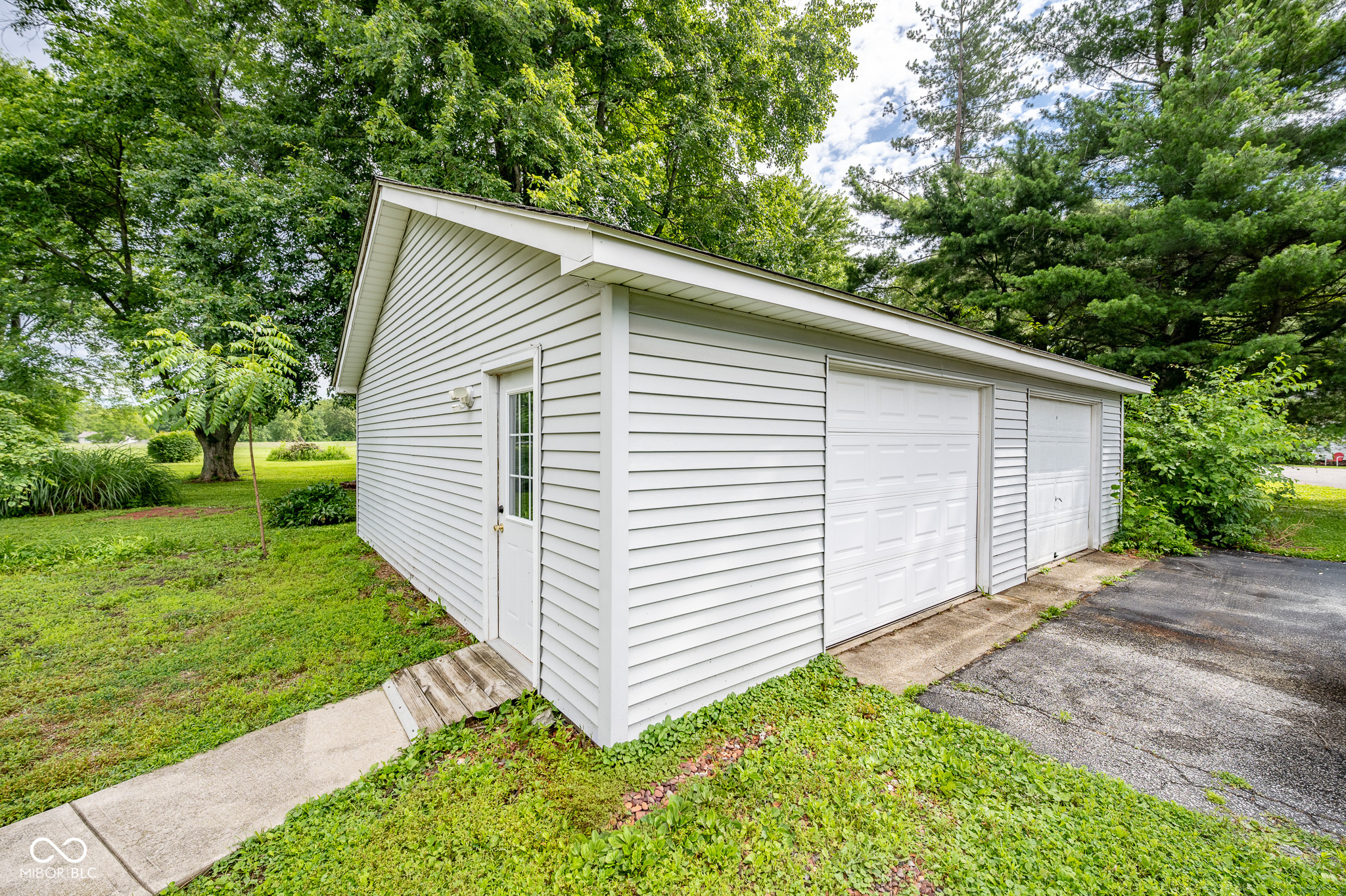 1109 E Us Hwy 40