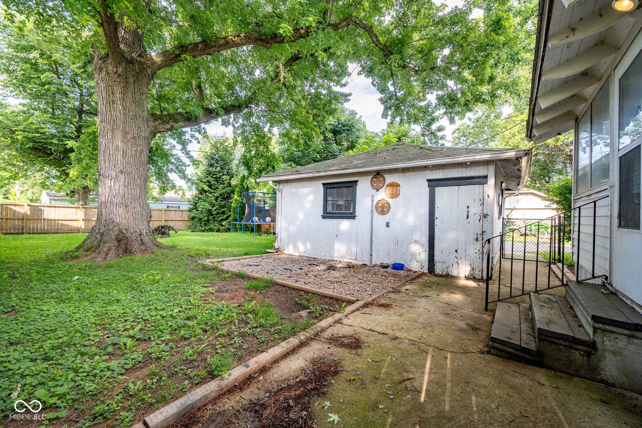 211 Howard