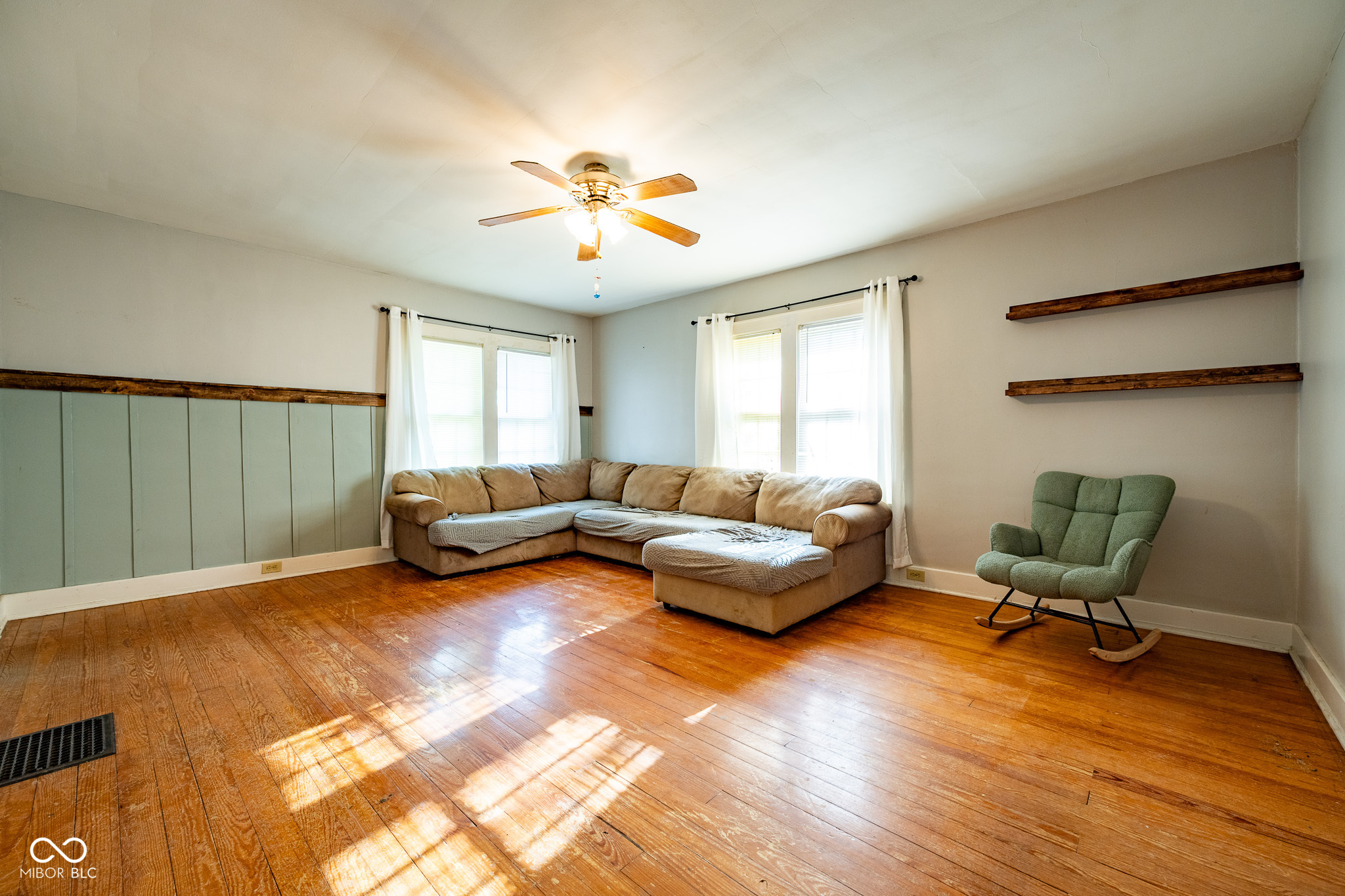 211 Howard