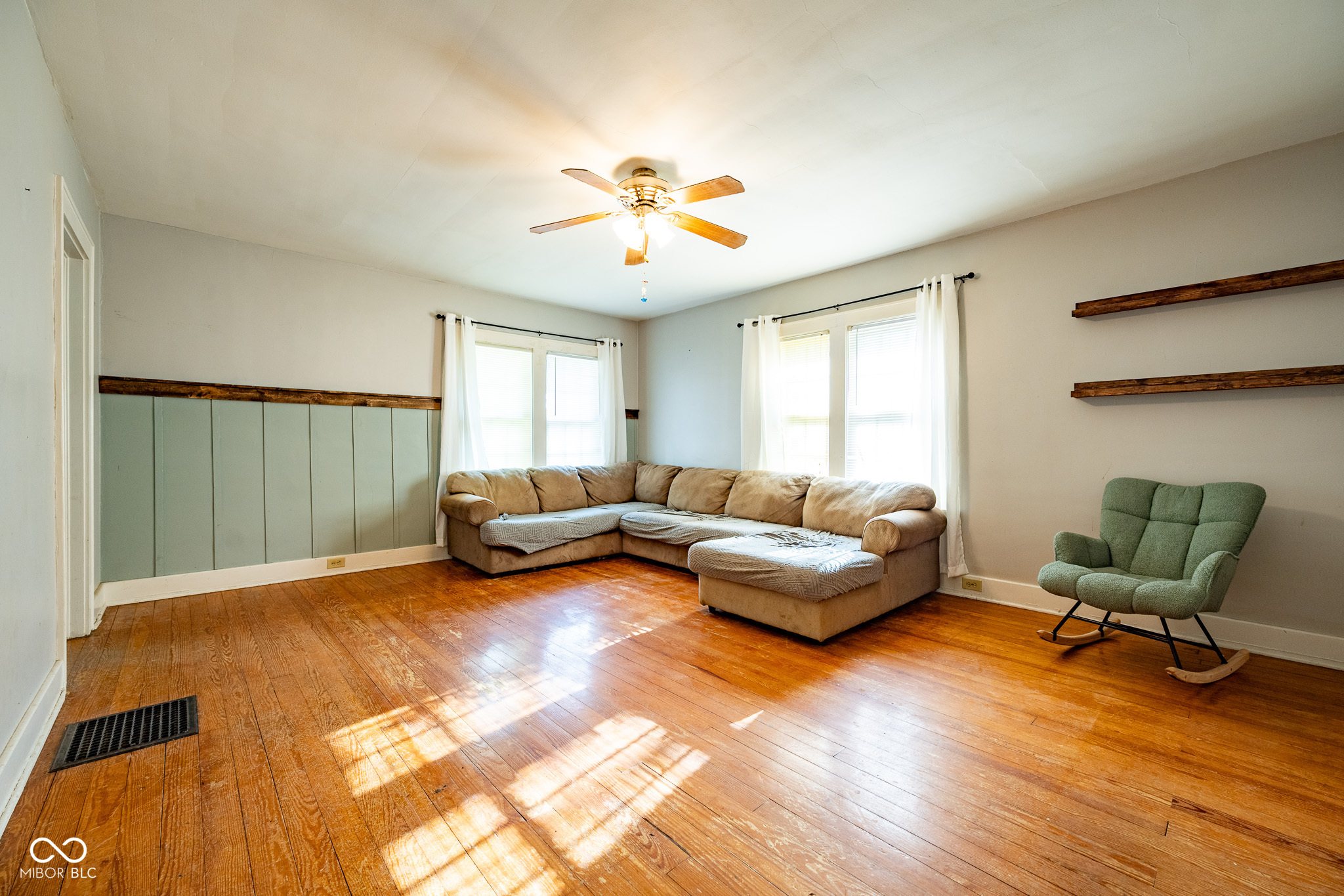 211 Howard