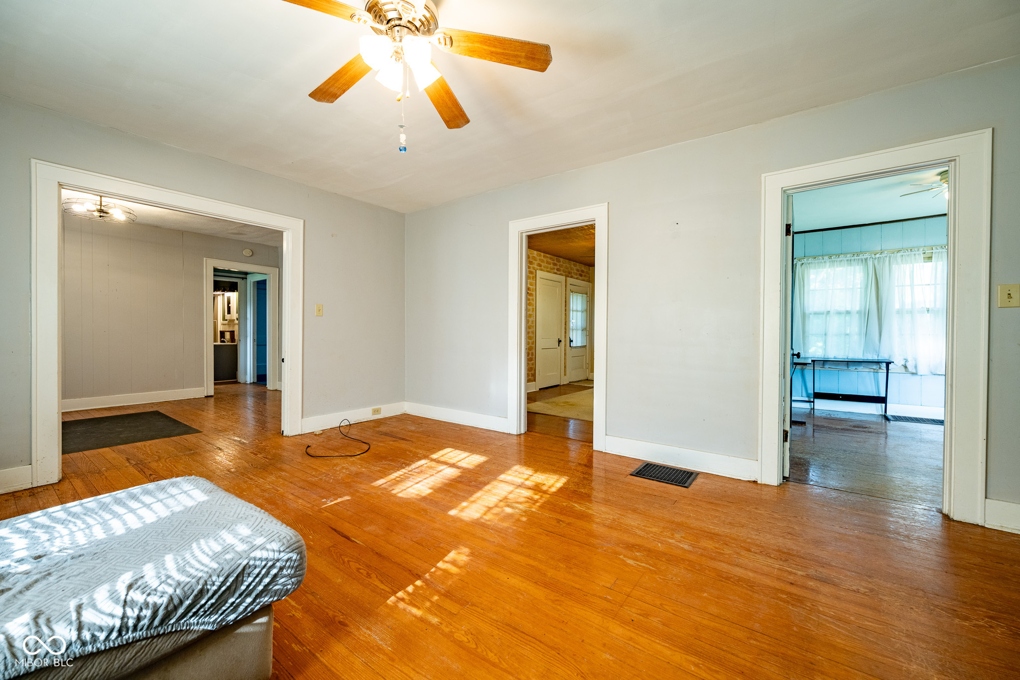 211 Howard