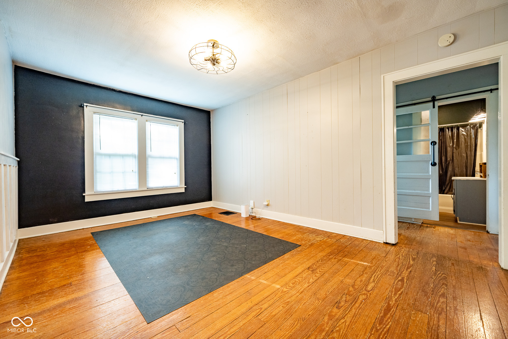 211 Howard