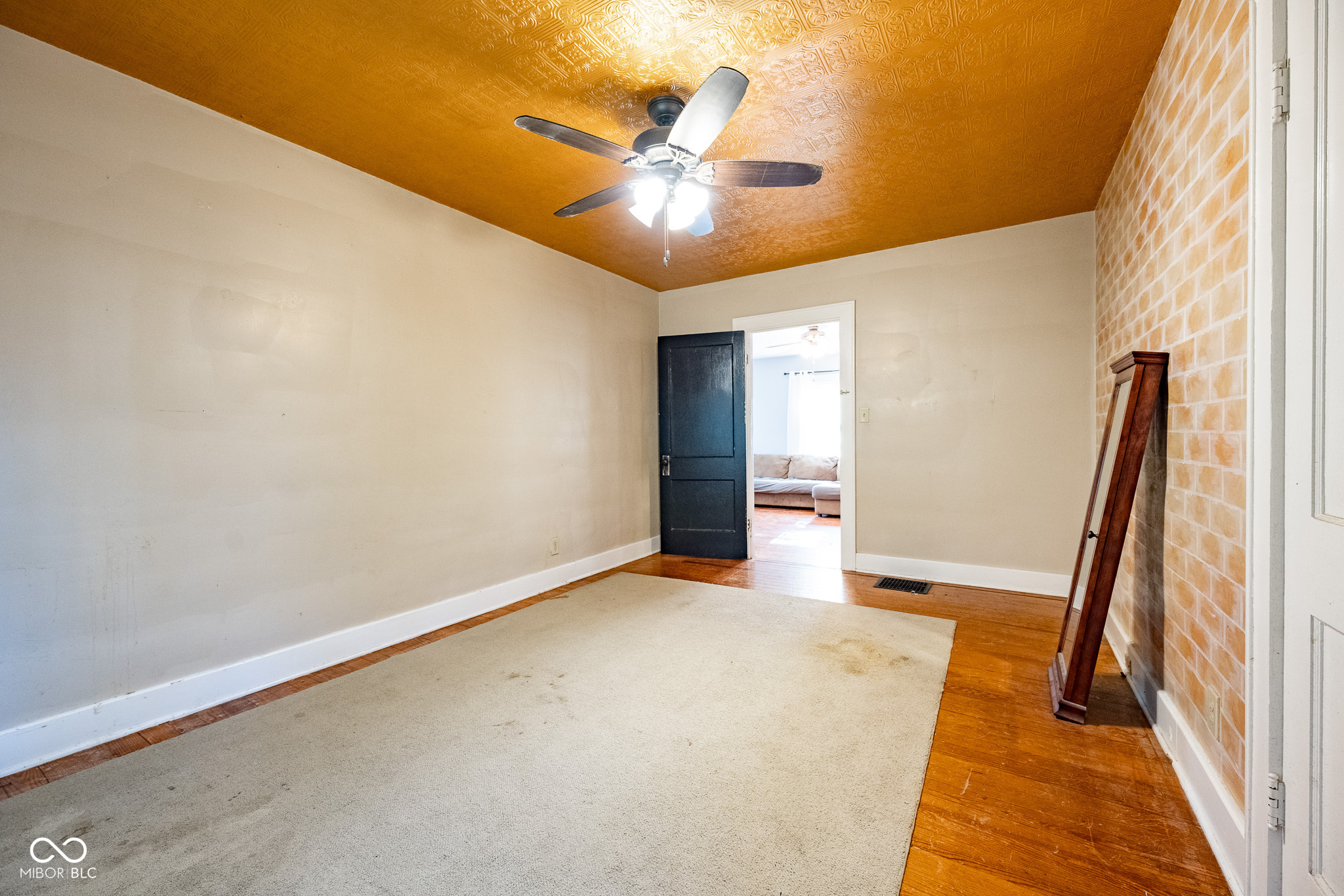 211 Howard