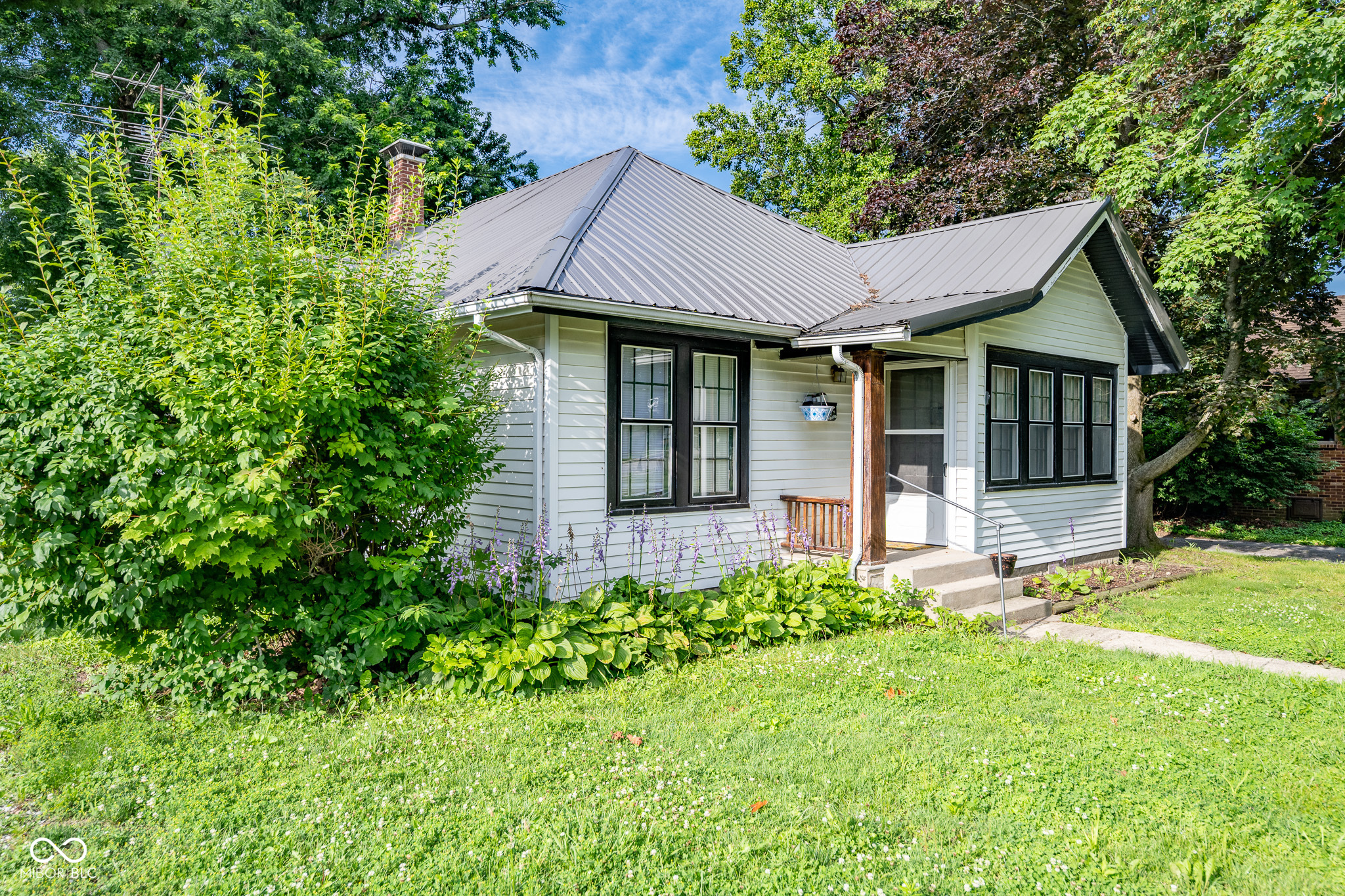211 Howard