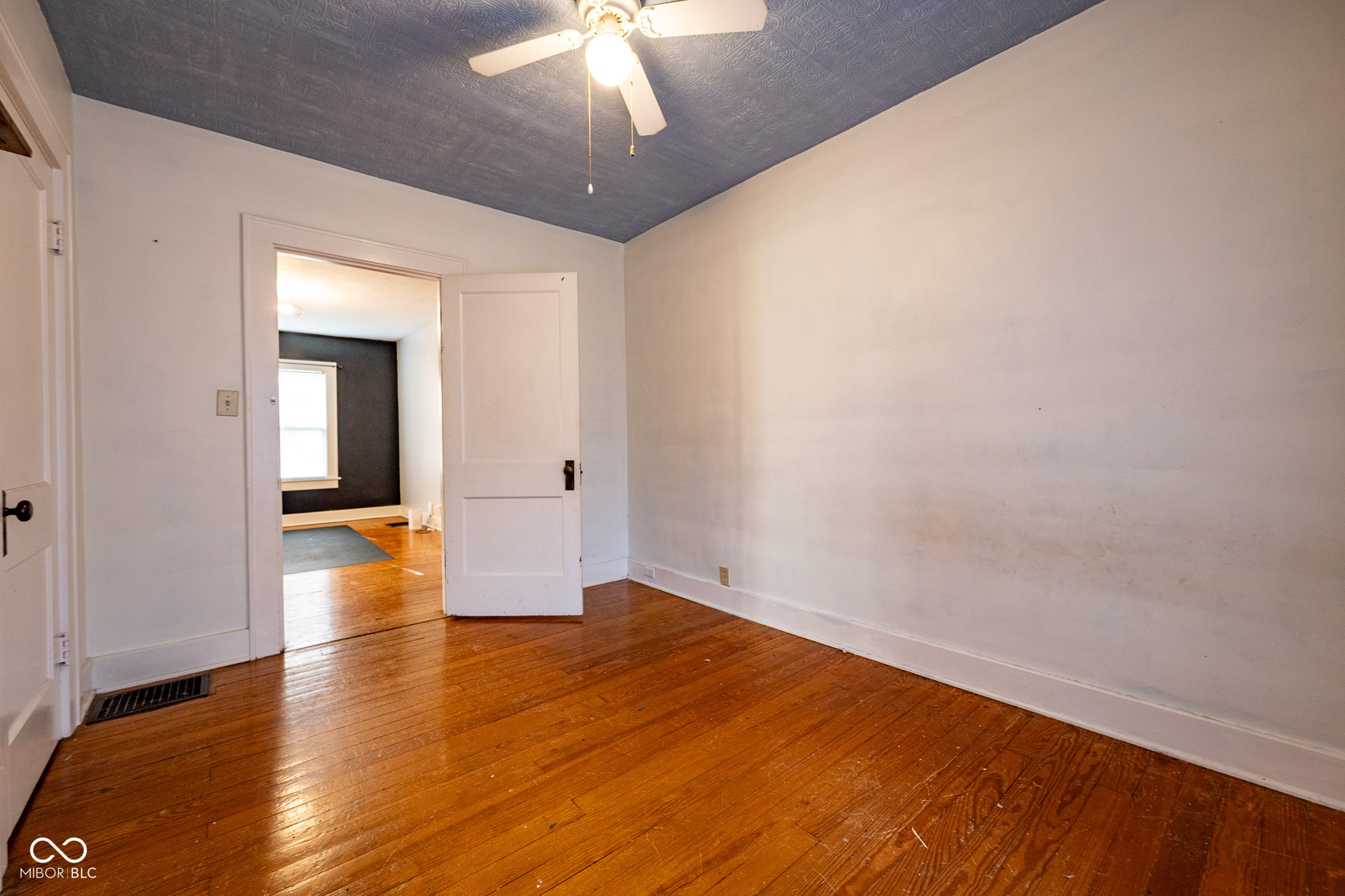 211 Howard
