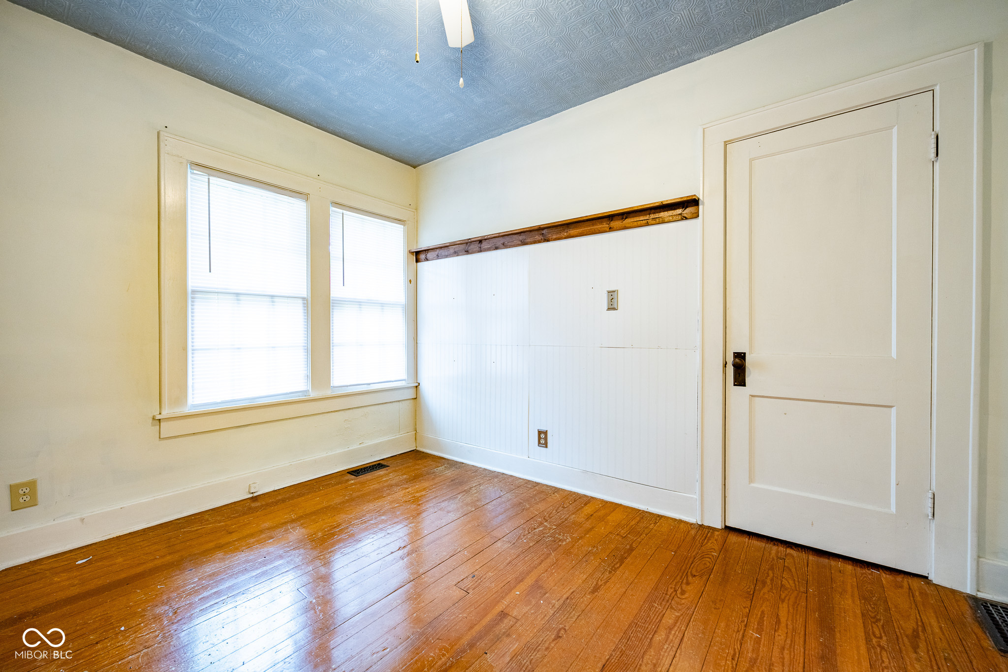 211 Howard
