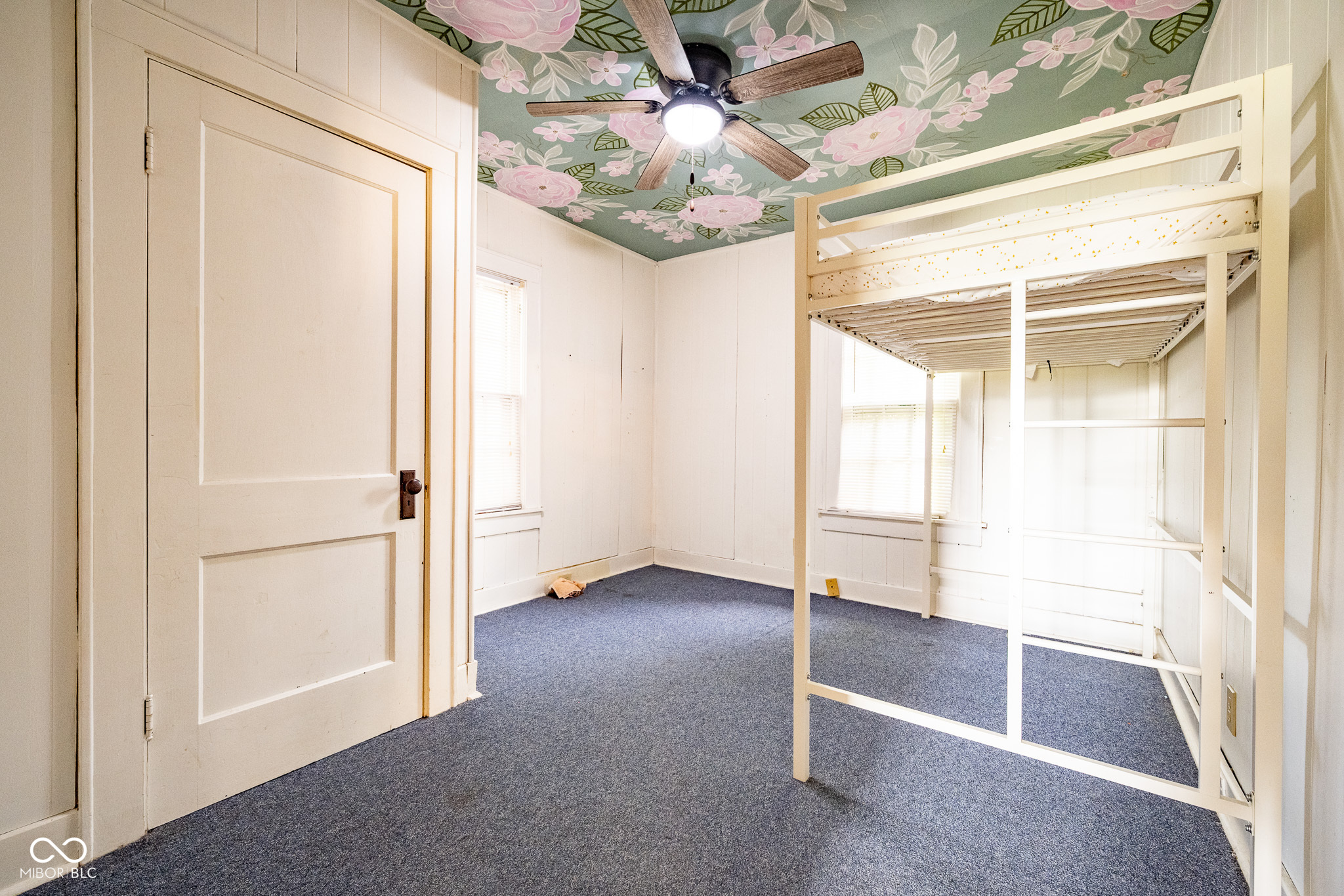 211 Howard