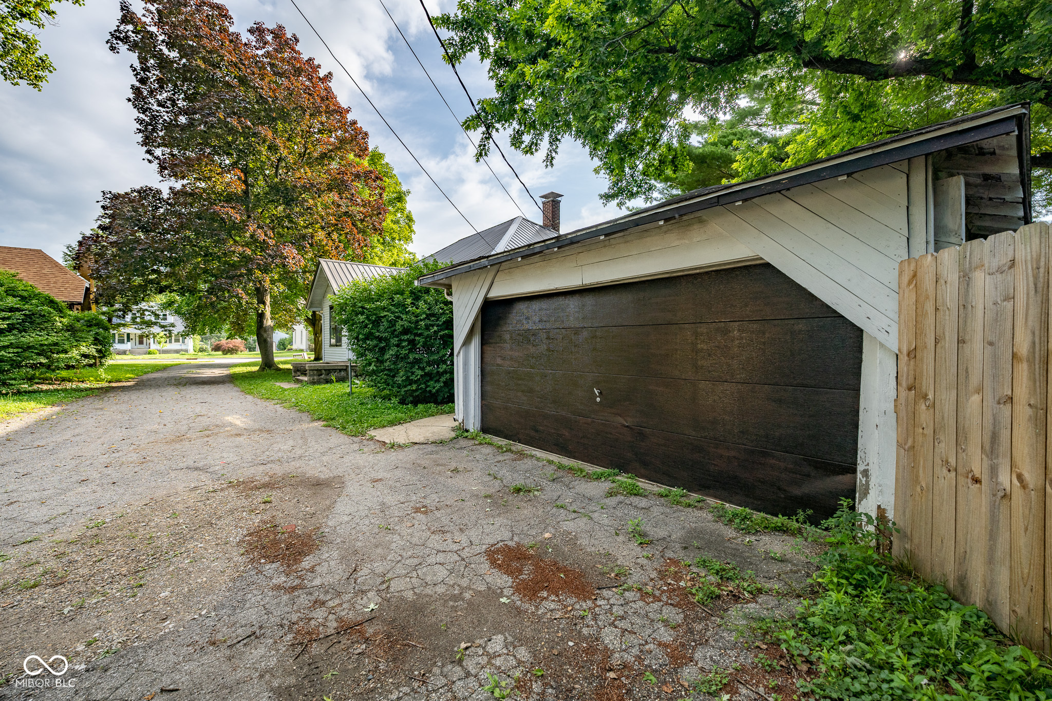 211 Howard