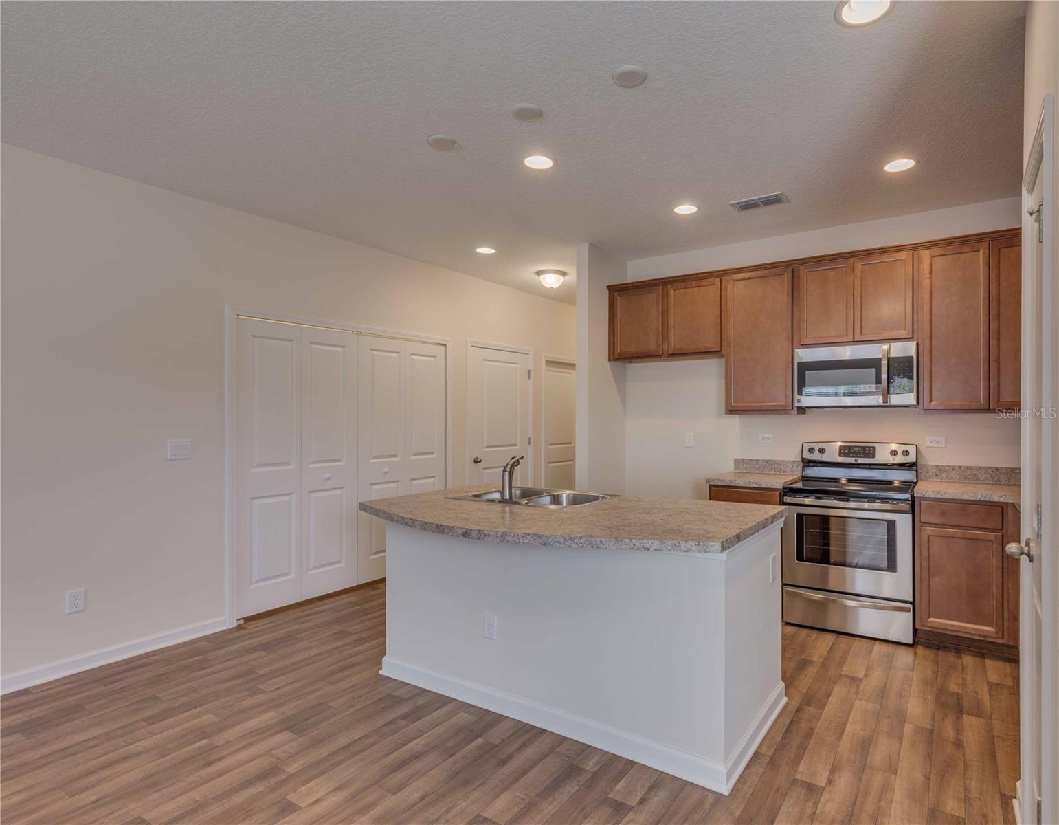 4704 CRAGMERE LOOP