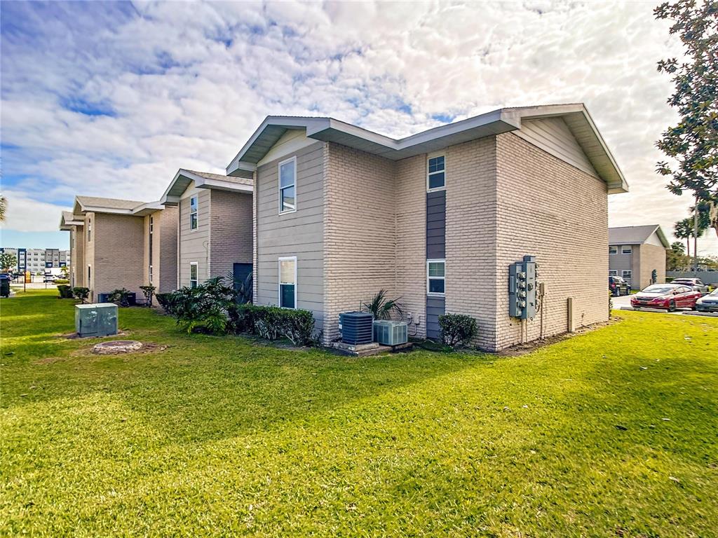 819 SKY LAKE CIR #A