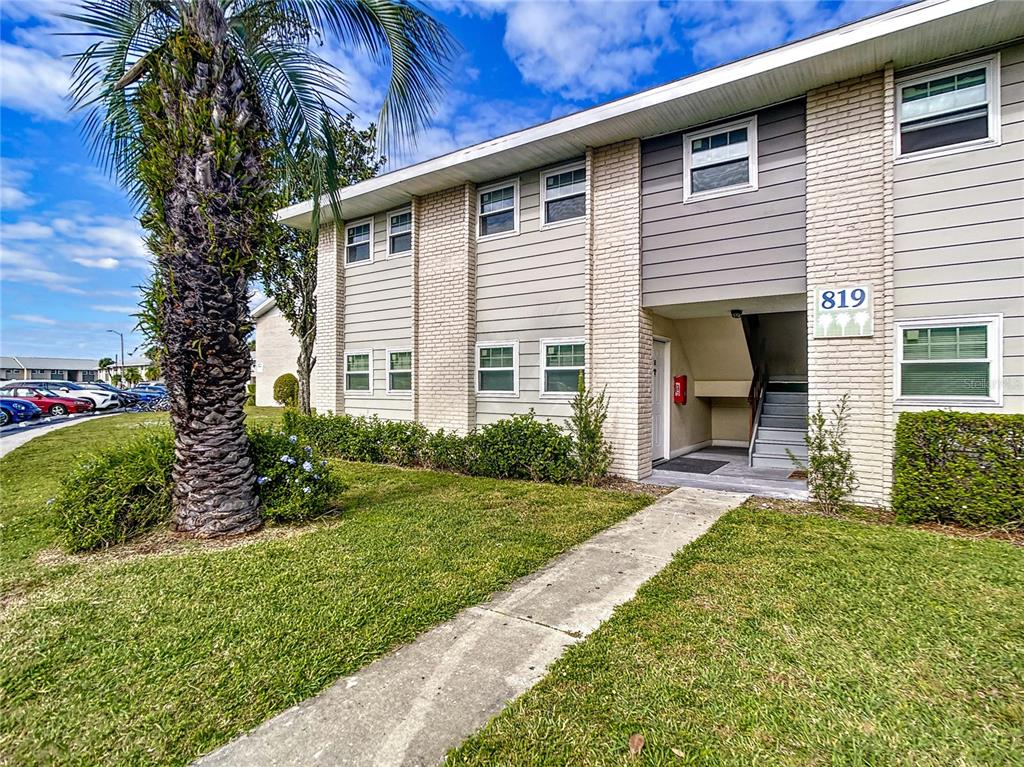 819 SKY LAKE CIR #A