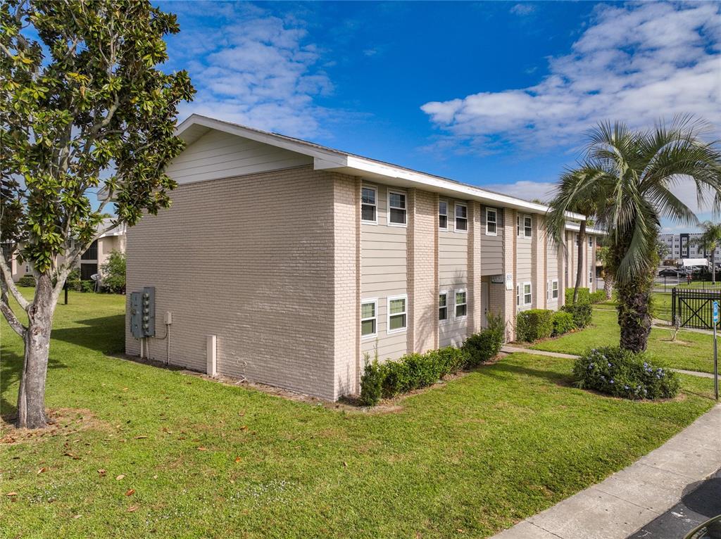819 SKY LAKE CIR #A