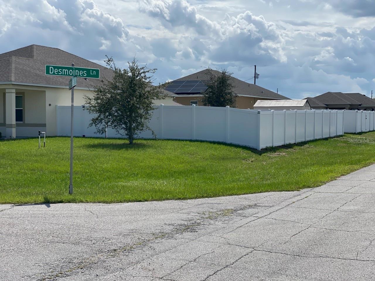 1002 DESMOINES LN