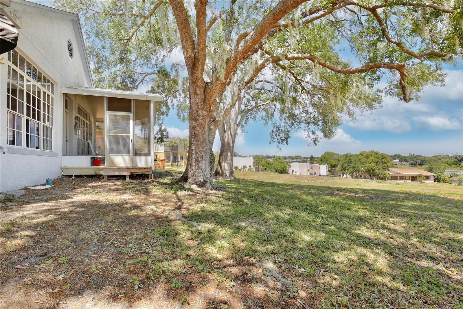1095 ORANGE GROVE LN