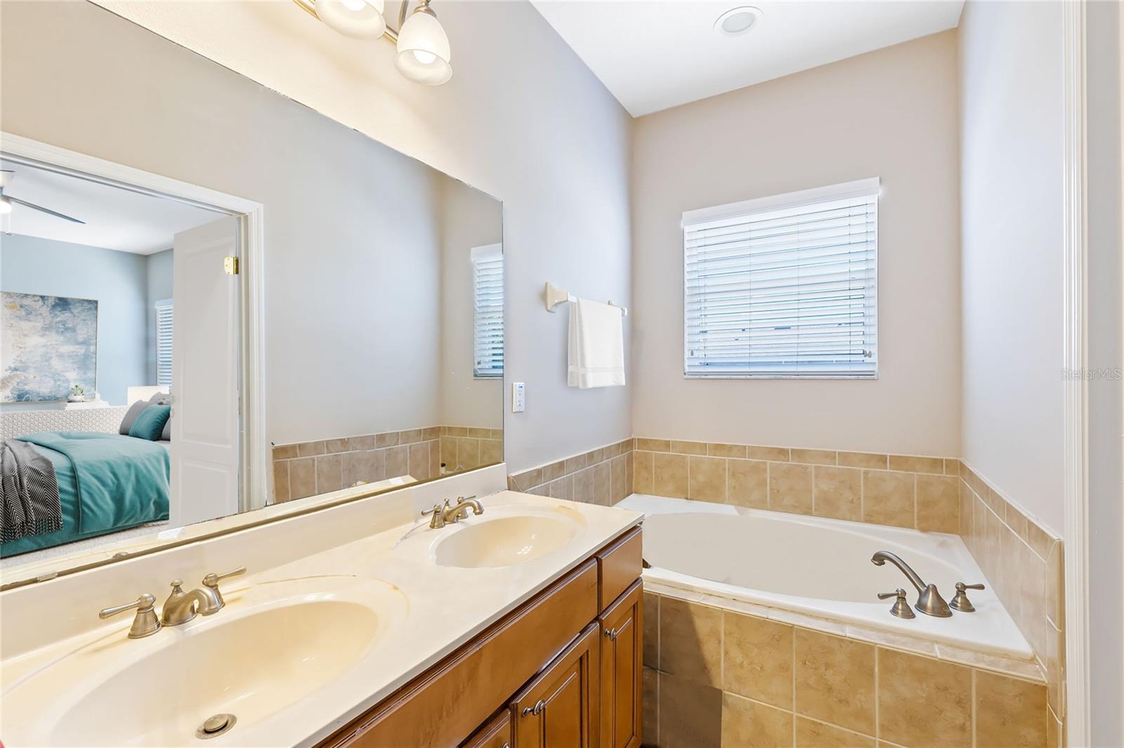 562 SHINING ARMOR LN