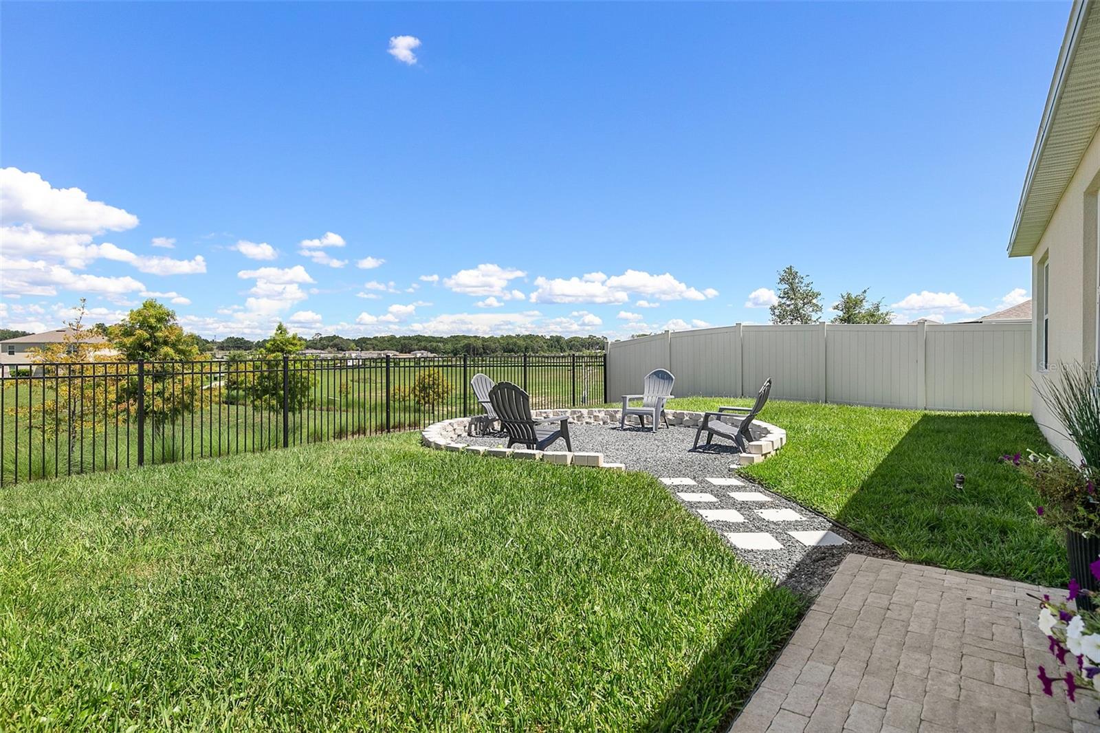 5733 GALLOPING DR
