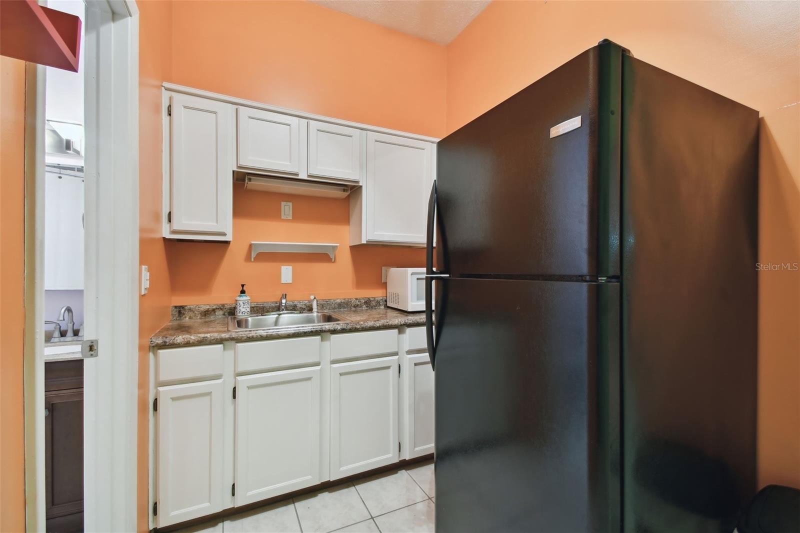 2141 CAMELLIA DR