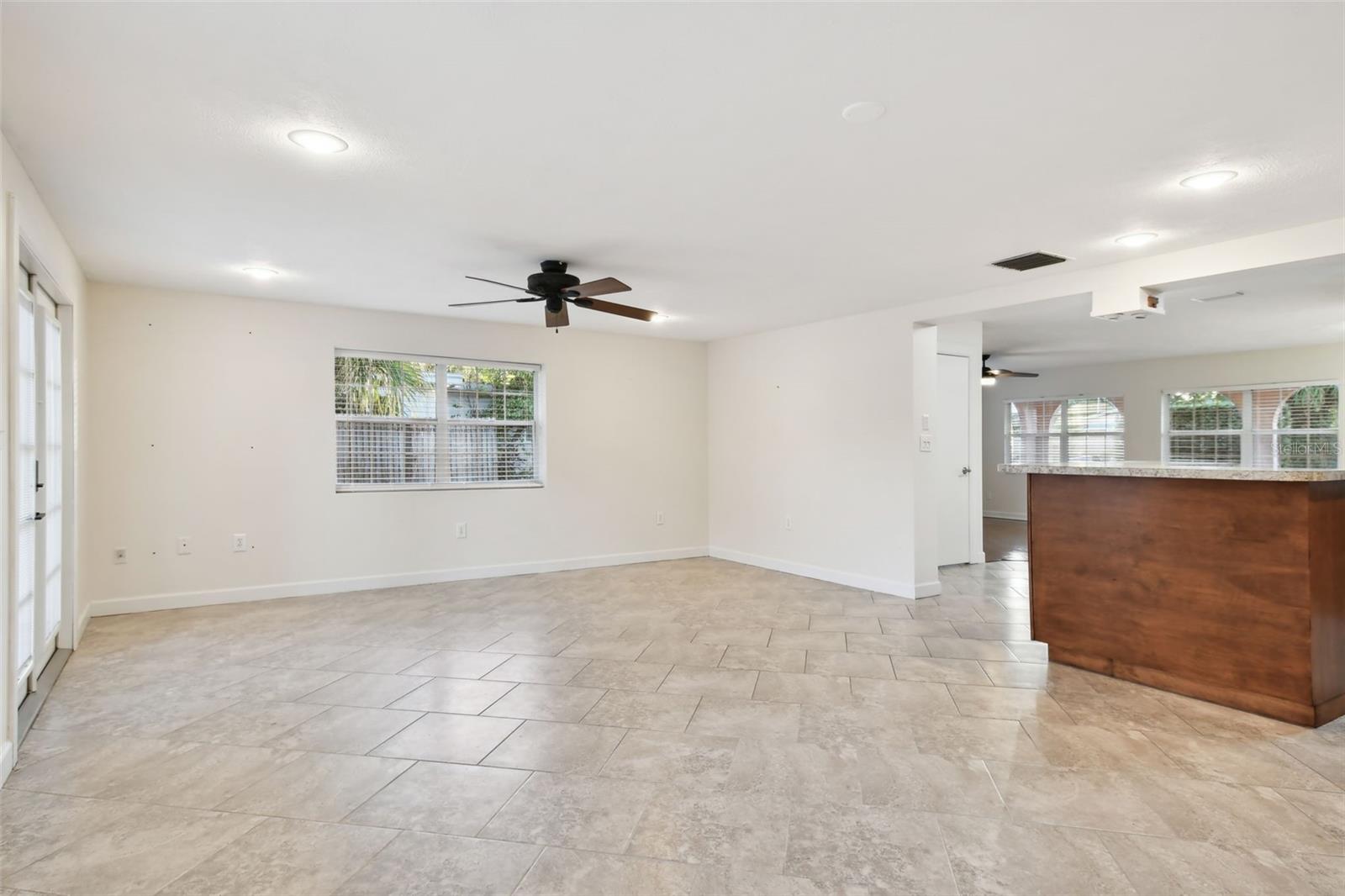 2141 CAMELLIA DR