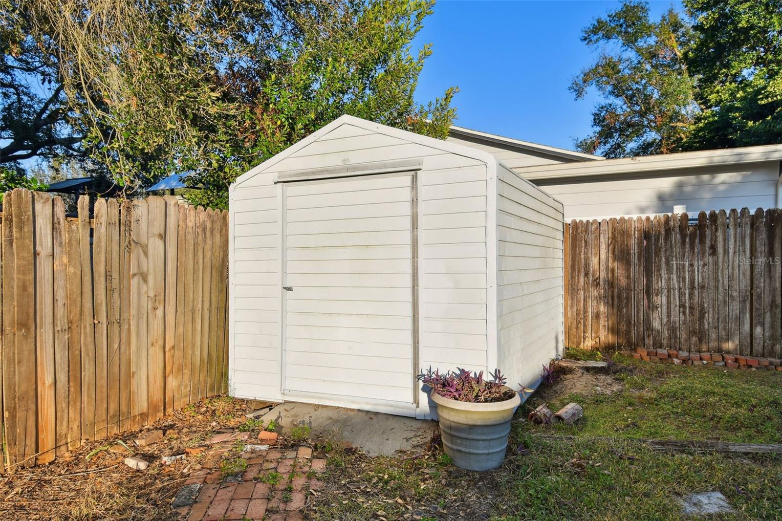 2141 CAMELLIA DR