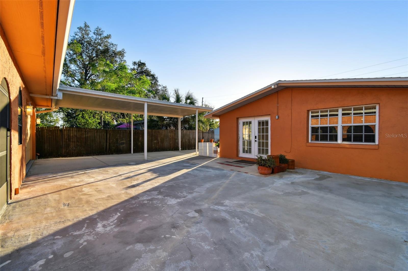 2141 CAMELLIA DR