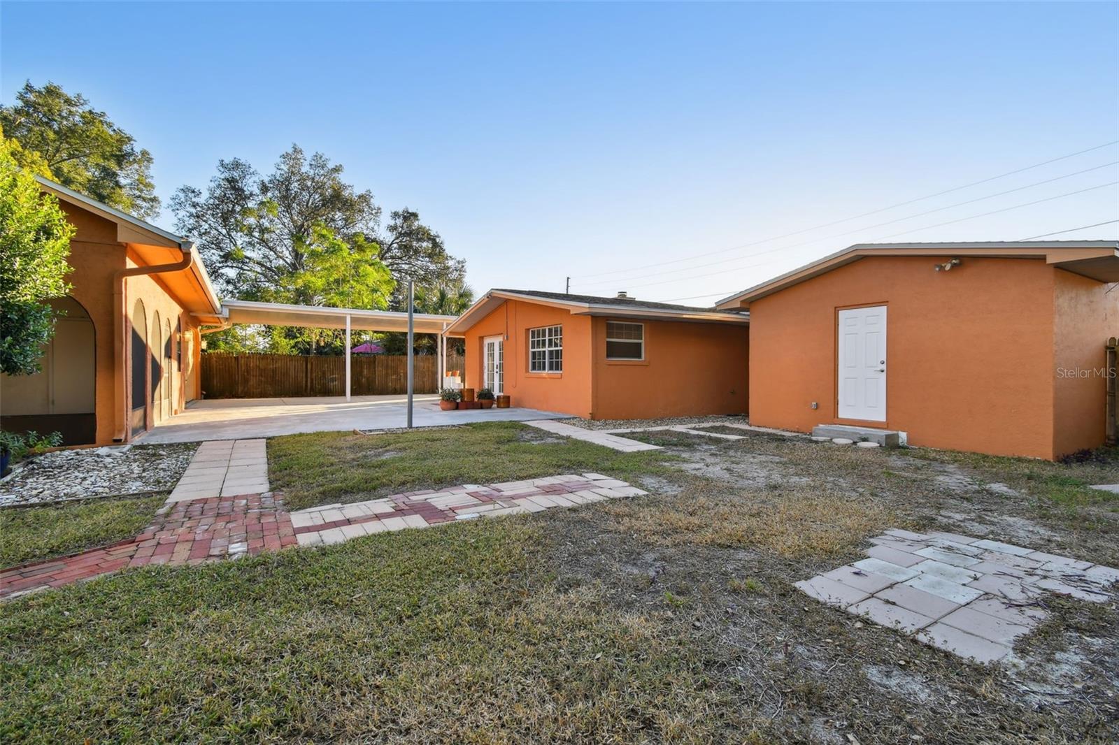 2141 CAMELLIA DR