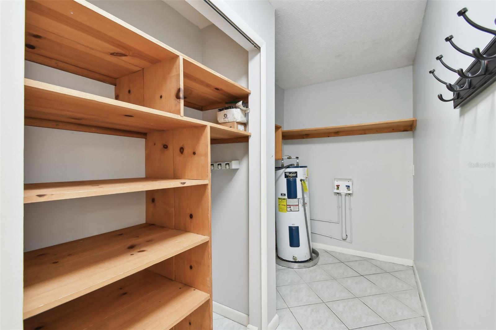 2141 CAMELLIA DR