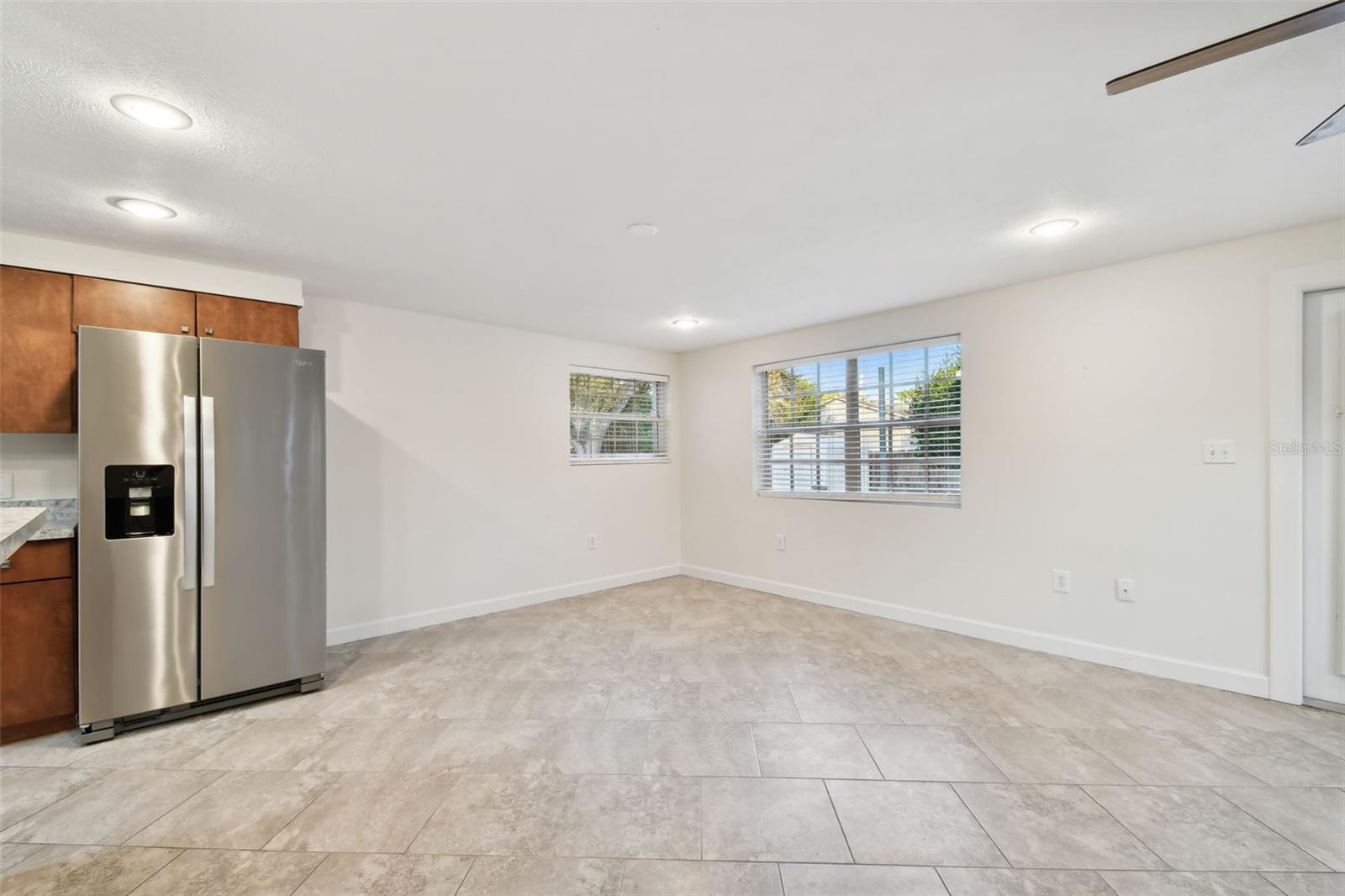 2141 CAMELLIA DR