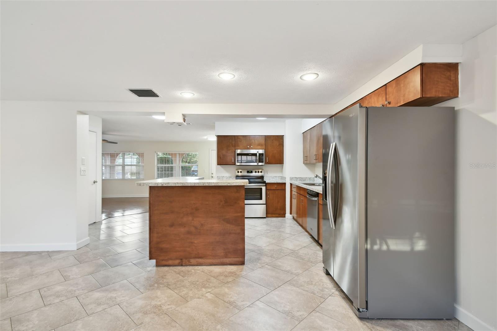 2141 CAMELLIA DR