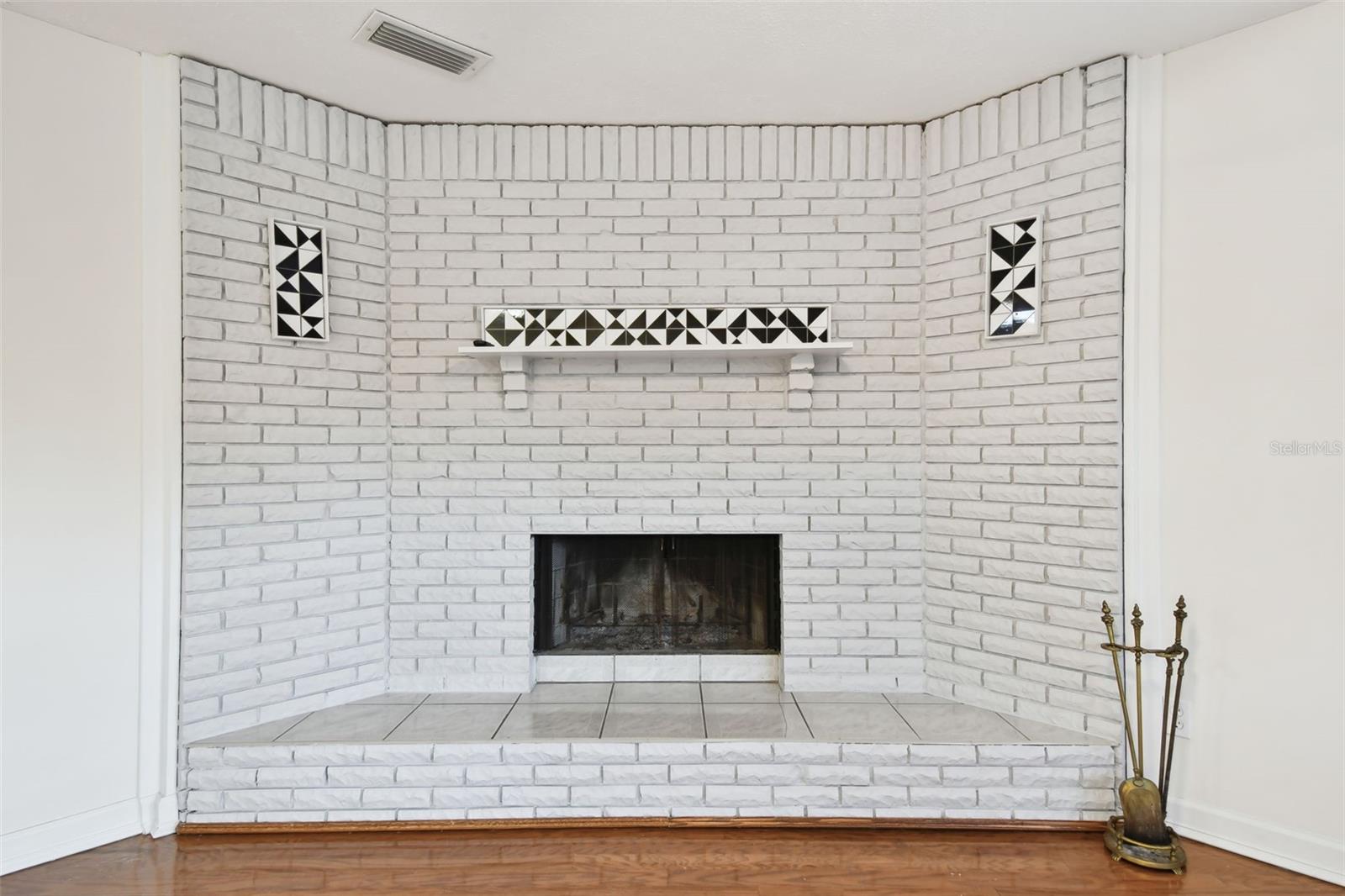 2141 CAMELLIA DR