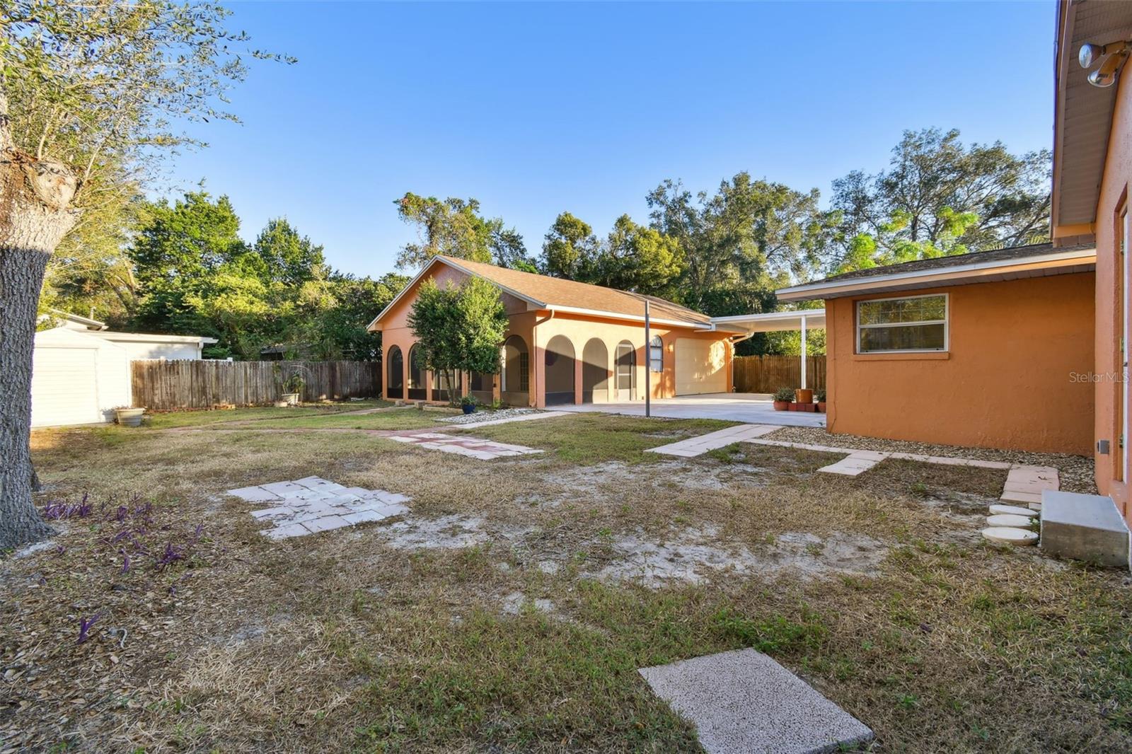 2141 CAMELLIA DR