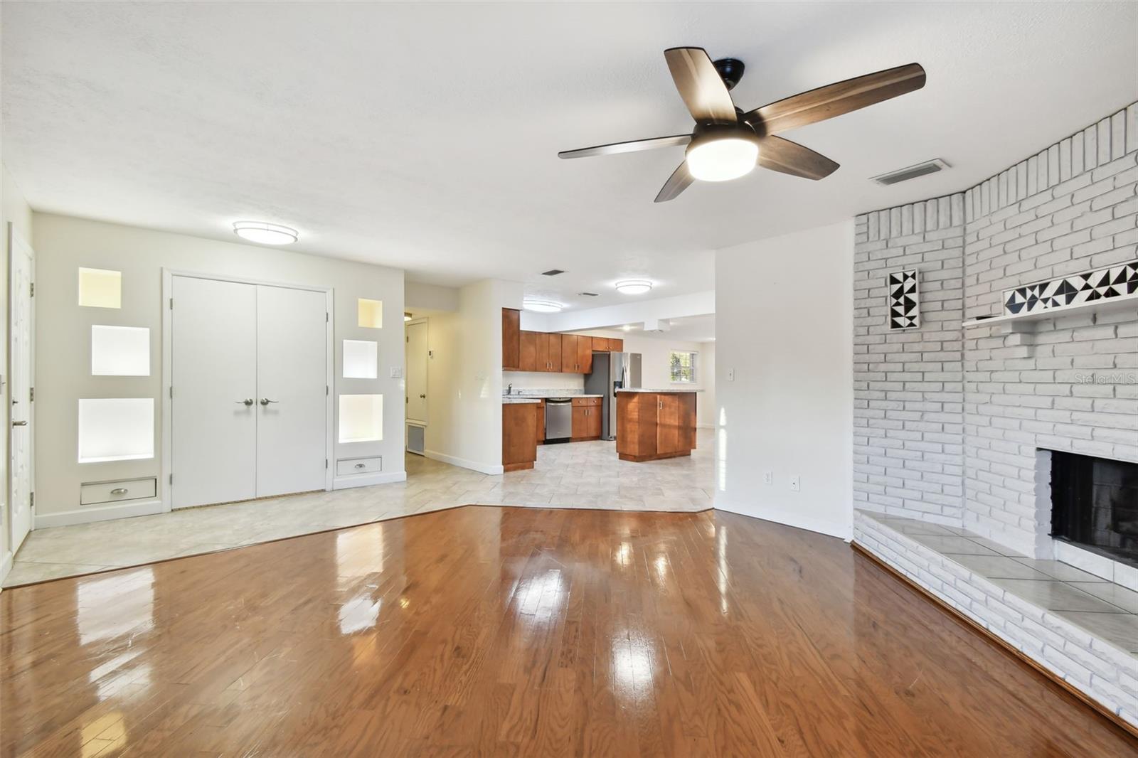 2141 CAMELLIA DR